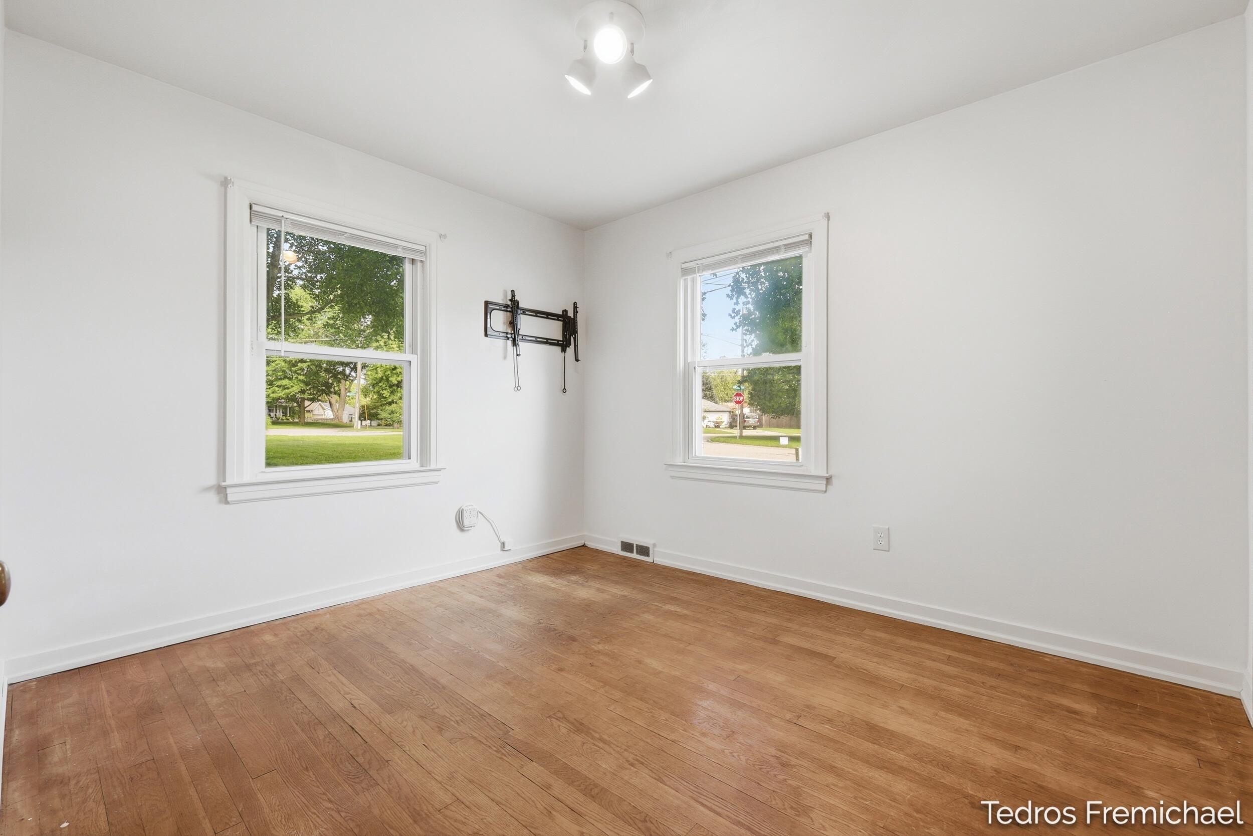 3372 Evert Street NW Grand Rapids MI 49534