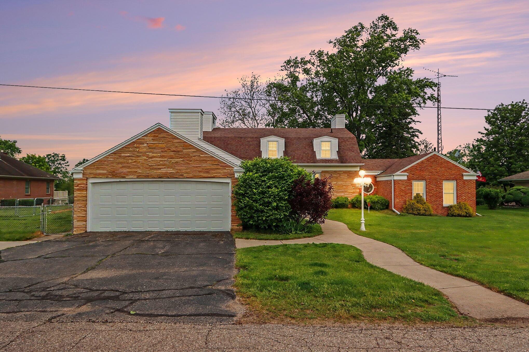 140 Meadowwood Court Decatur MI 49045