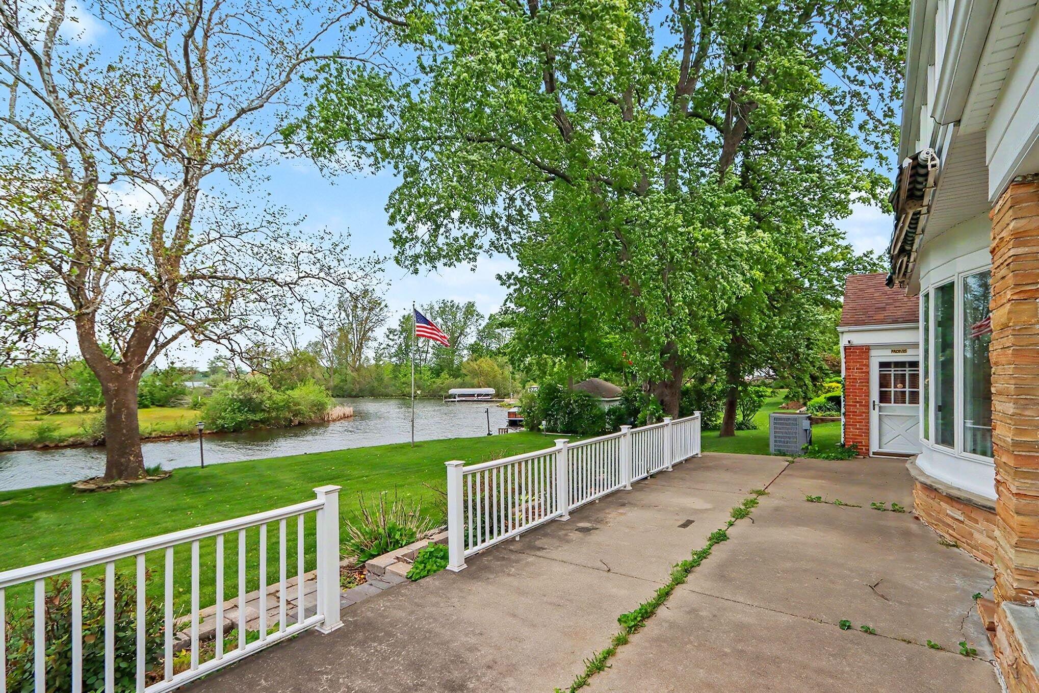 140 Meadowwood Court Decatur MI 49045