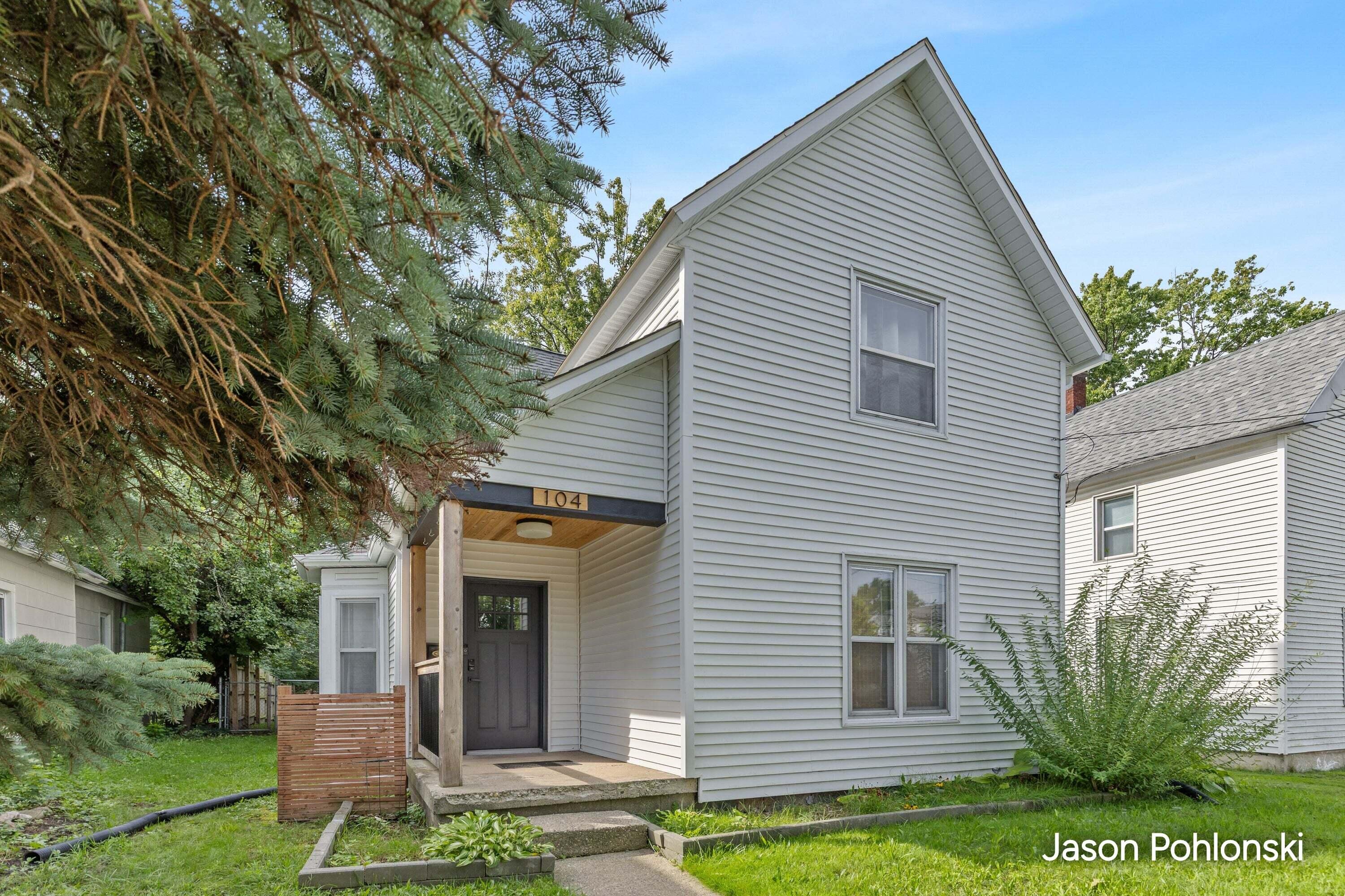 104 Sweet Street NE Grand Rapids MI 49505