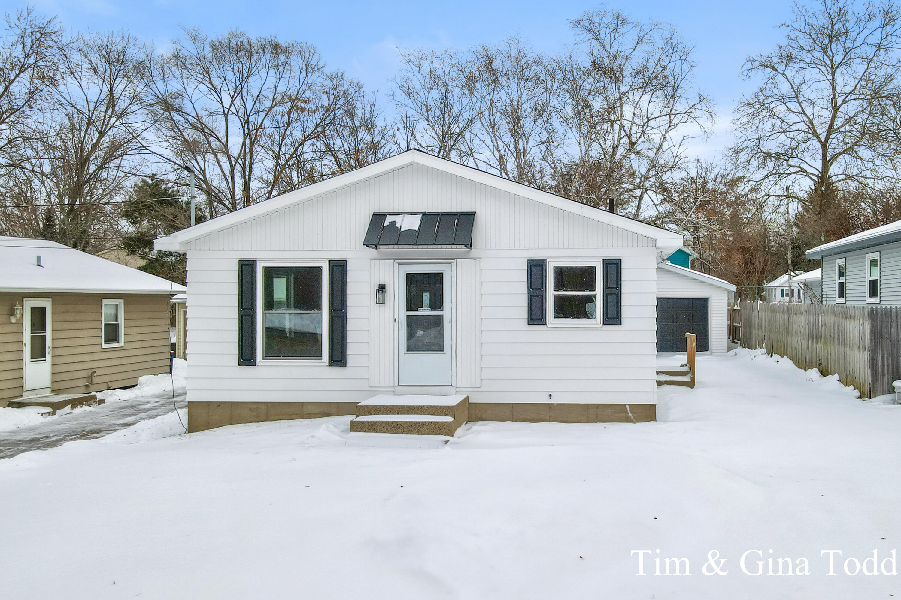 1628 Ira Avenue NW Grand Rapids MI 49504