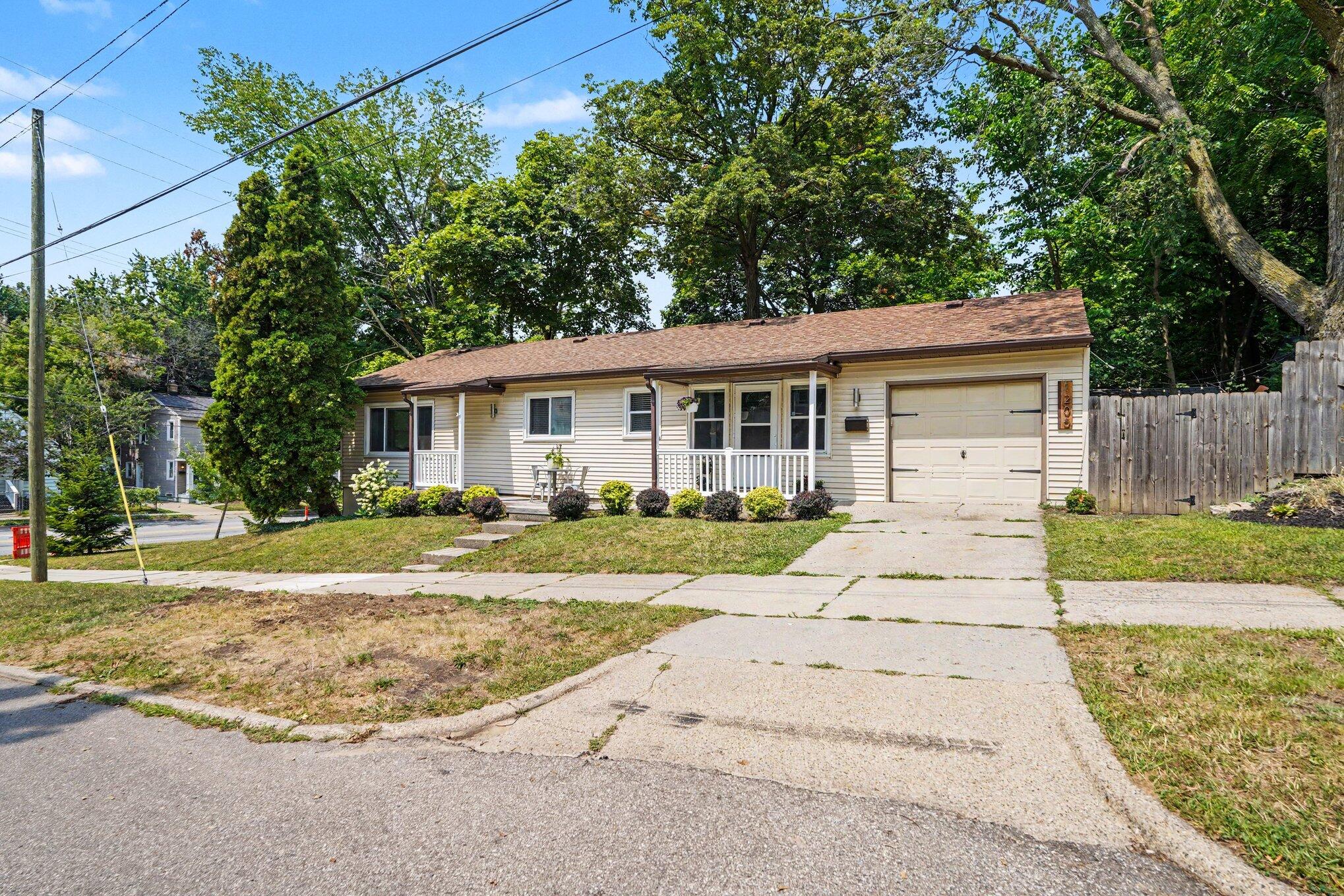 1205 Fountain Street NE Grand Rapids MI 49503