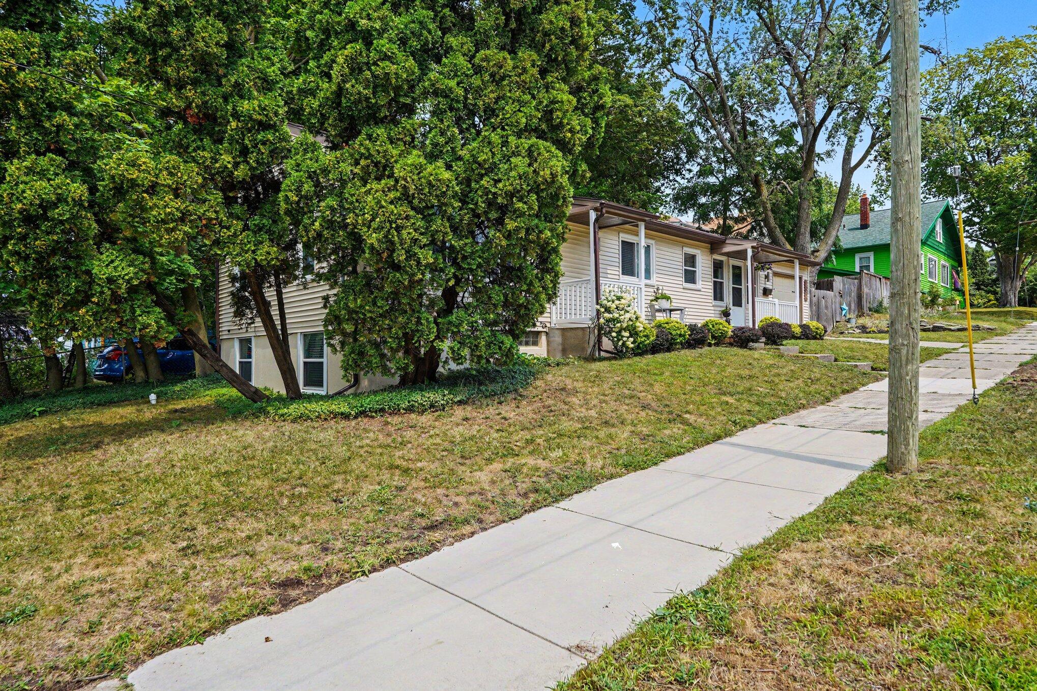 1205 Fountain Street NE Grand Rapids MI 49503