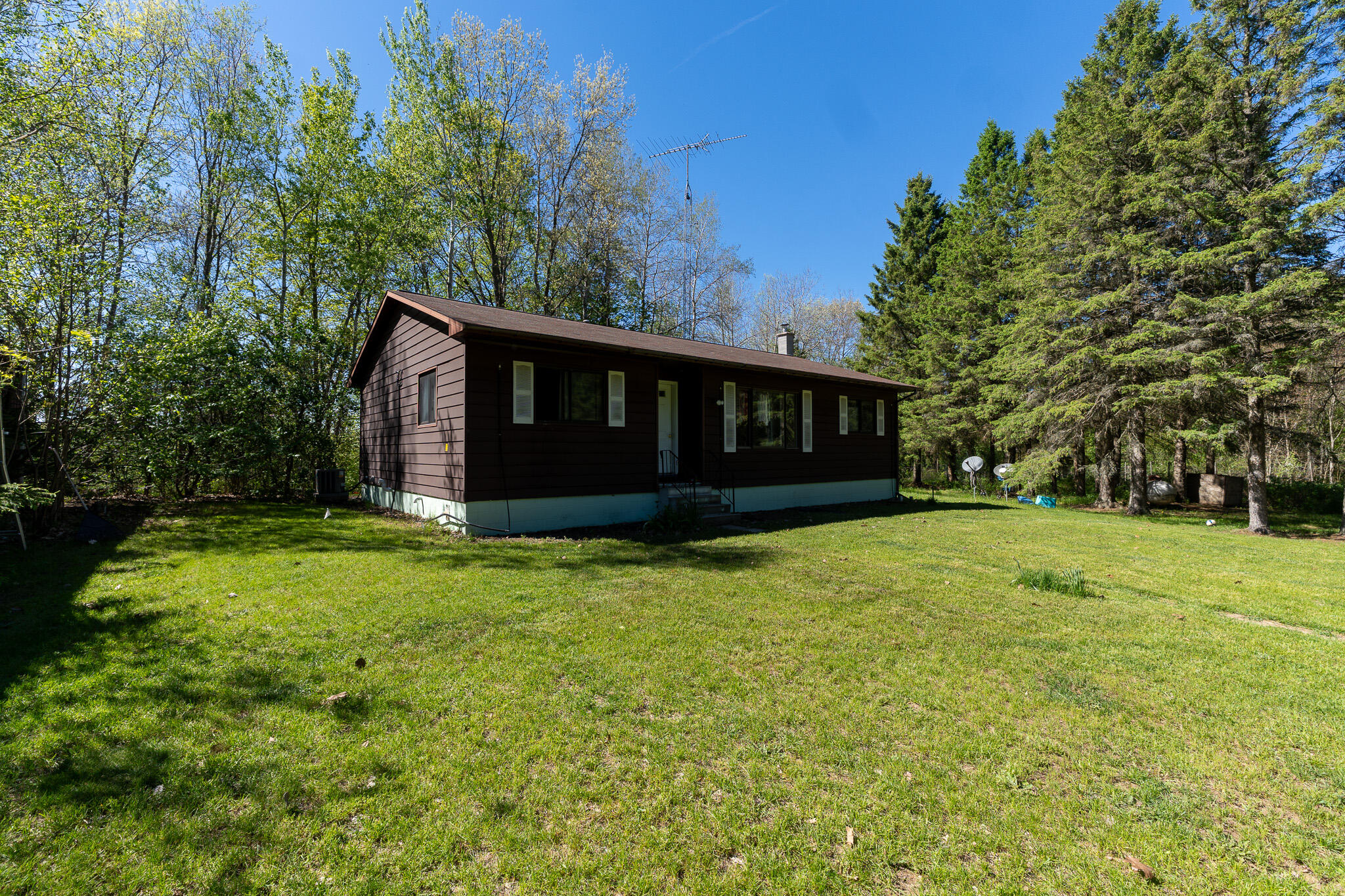1583 N Dennis Road Ludington MI 49431