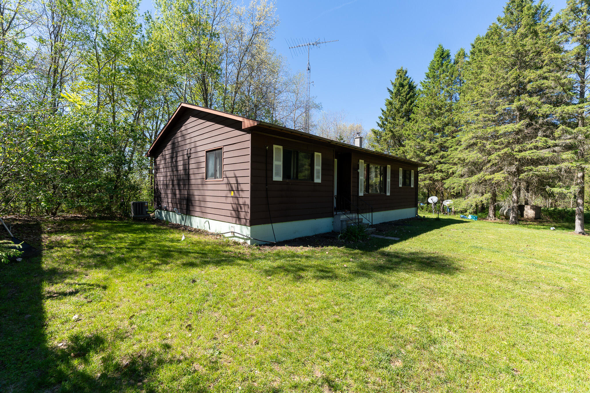 1583 N Dennis Road Ludington MI 49431