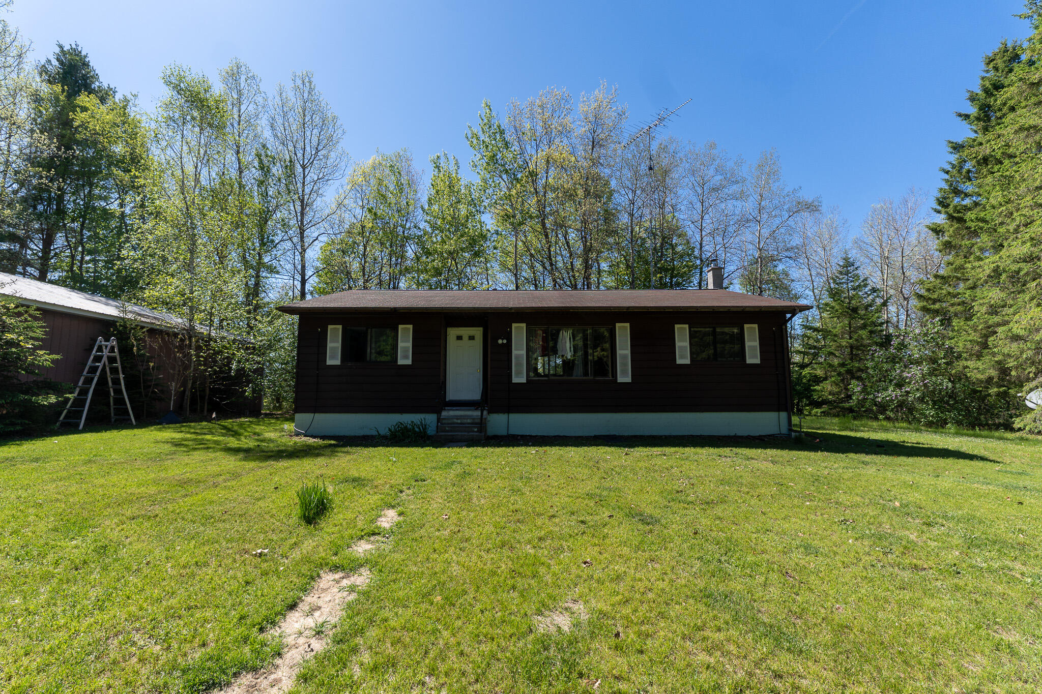 1583 N Dennis Road Ludington MI 49431