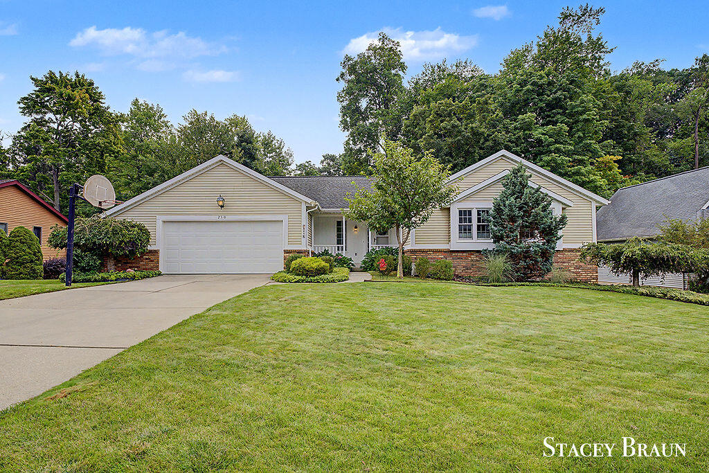 2310 NE Chelsea Road NE Grand Rapids MI 49505