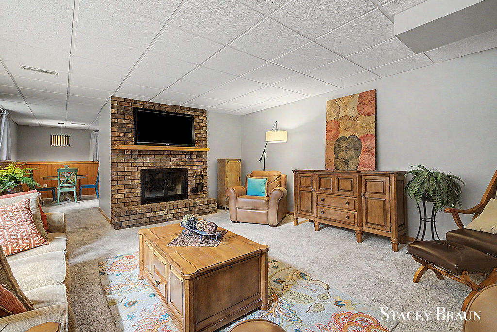2310 NE Chelsea Road NE Grand Rapids MI 49505