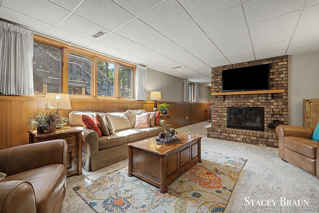 2310 NE Chelsea Road NE Grand Rapids MI 49505