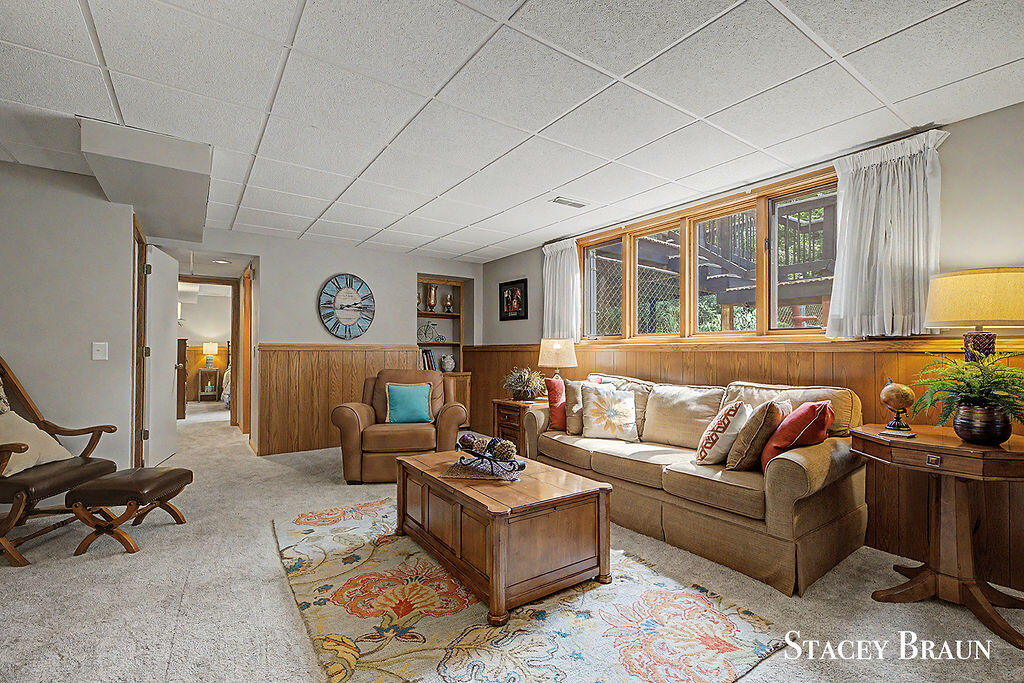 2310 NE Chelsea Road NE Grand Rapids MI 49505