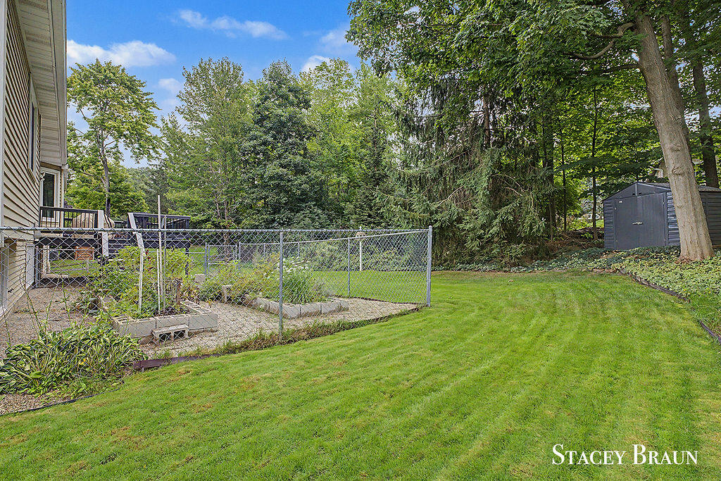 2310 NE Chelsea Road NE Grand Rapids MI 49505