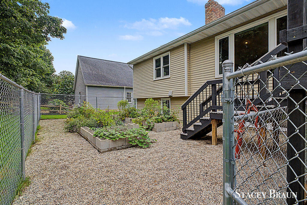 2310 NE Chelsea Road NE Grand Rapids MI 49505