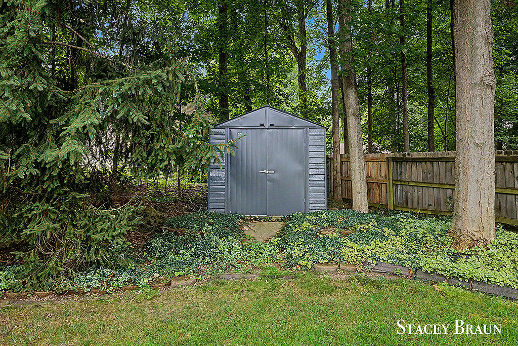 2310 NE Chelsea Road NE Grand Rapids MI 49505