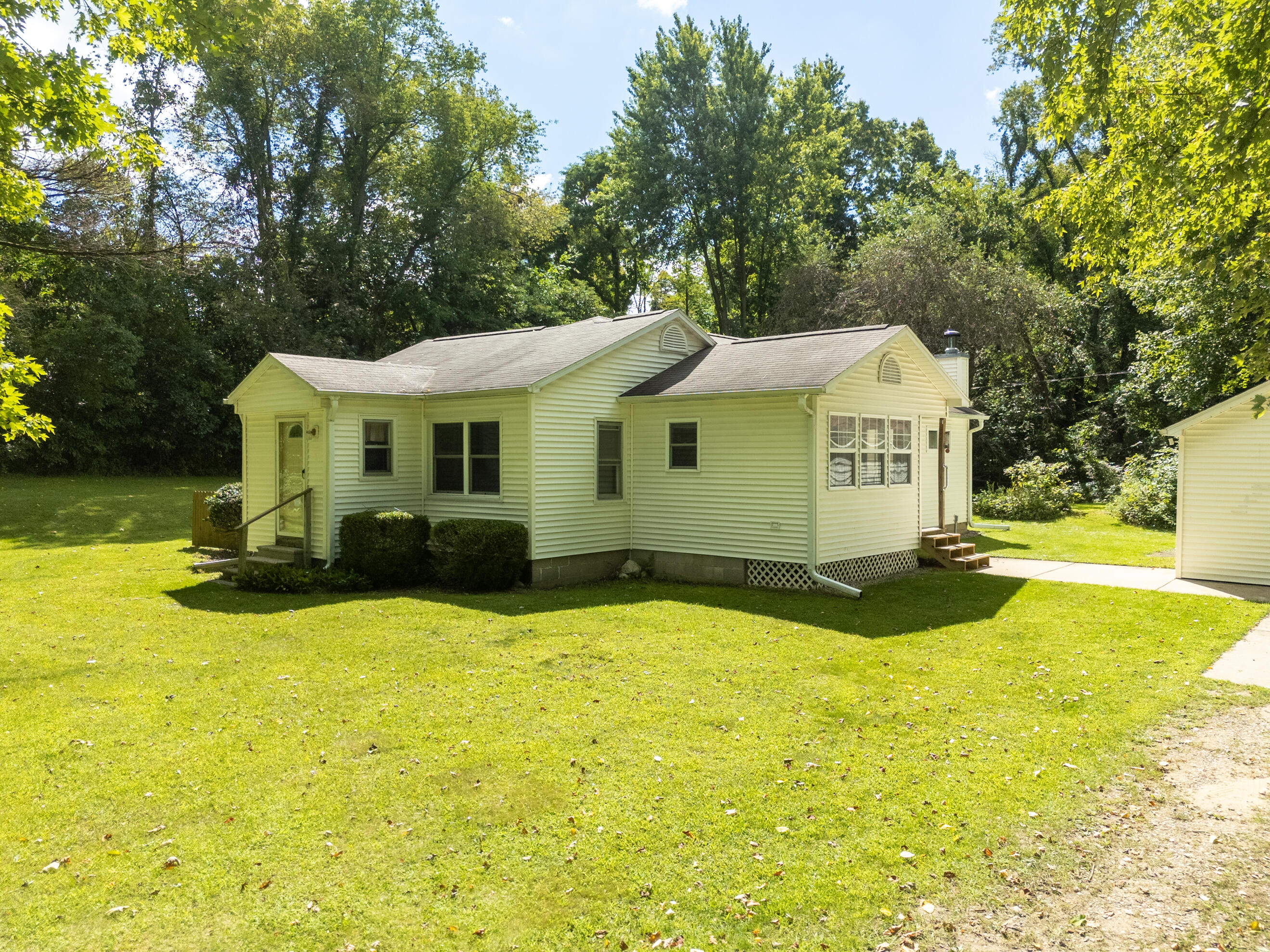 2465 W F Avenue Kalamazoo MI 49009