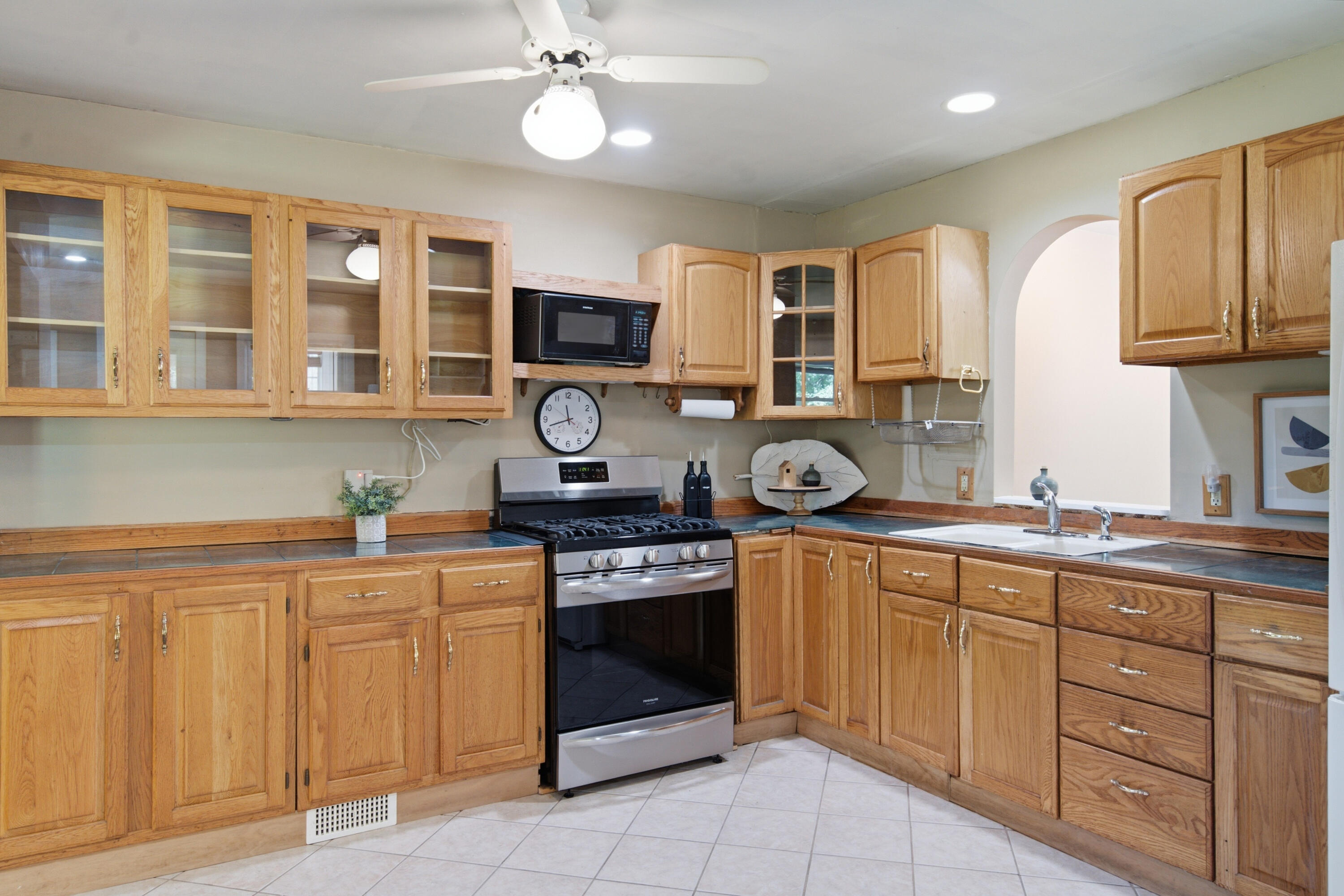 2465 W F Avenue Kalamazoo MI 49009