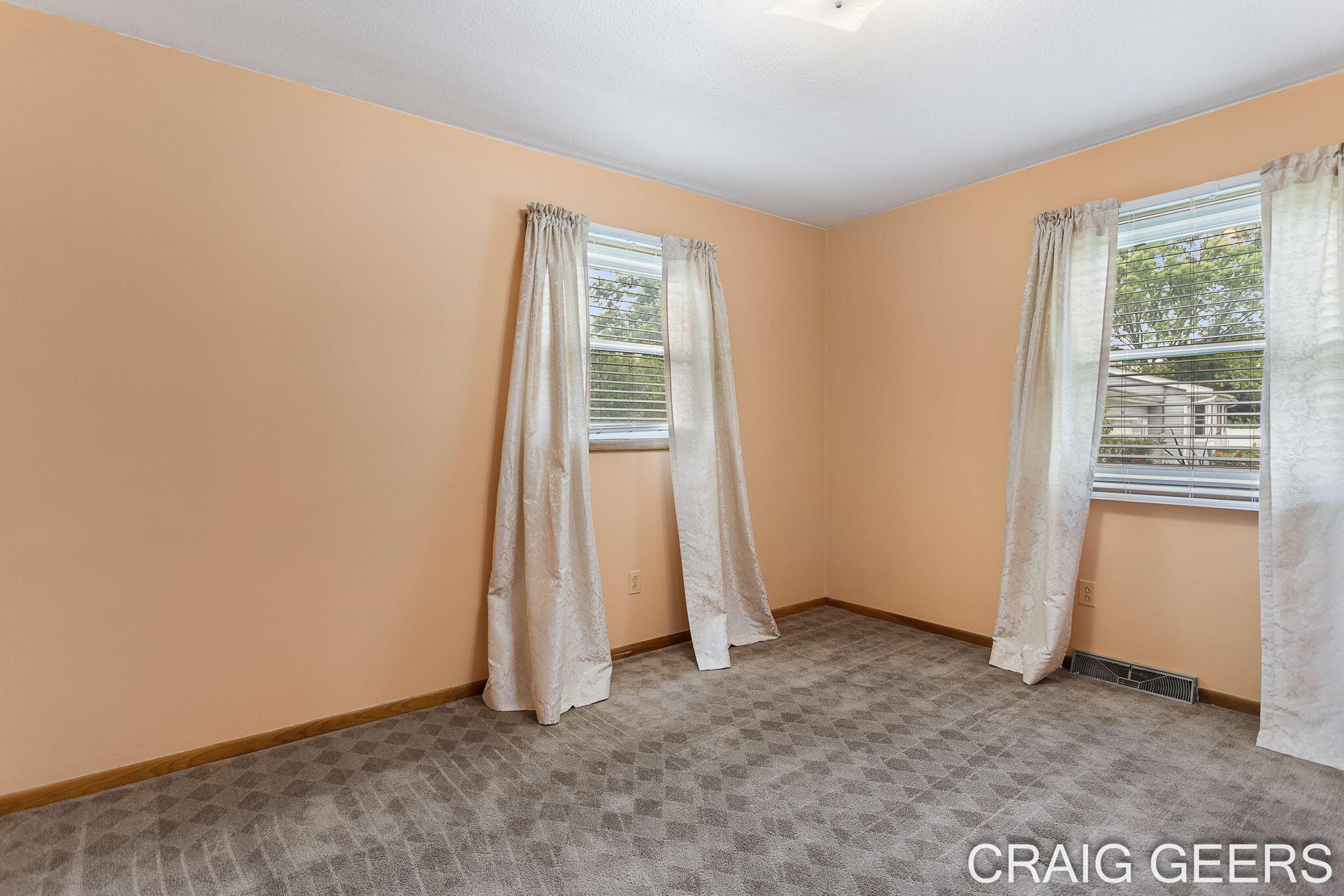 2864 Mustang Court NE Grand Rapids MI 49525