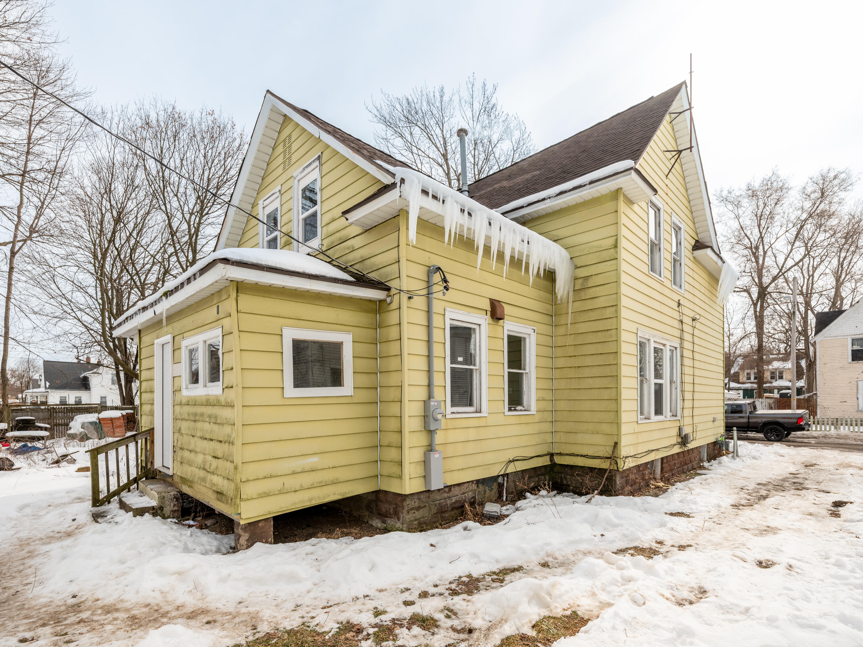 915 Hays Park Avenue Kalamazoo MI 49001