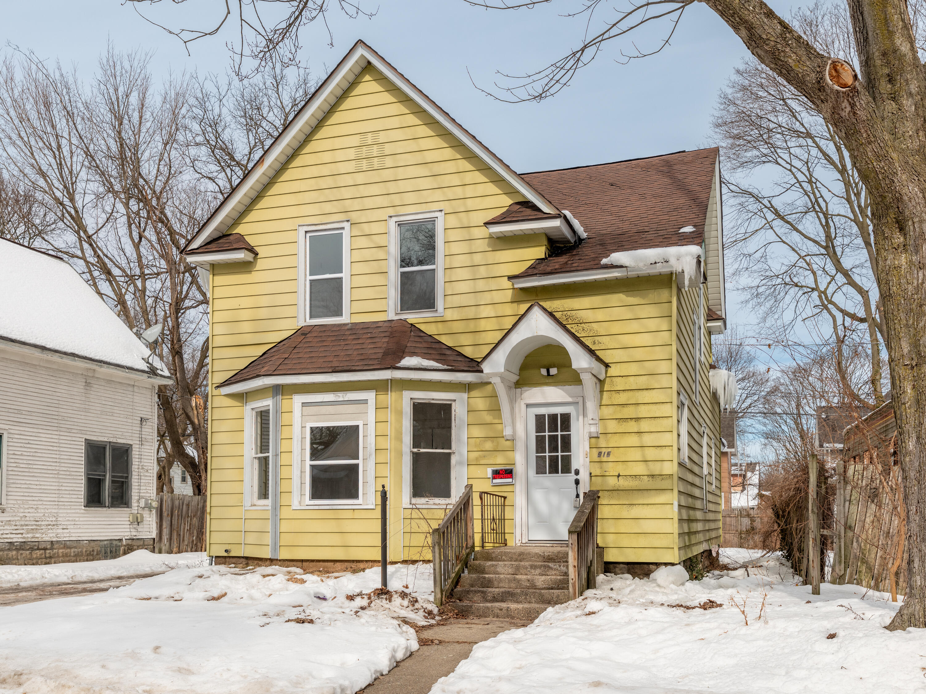 915 Hays Park Avenue Kalamazoo MI 49001