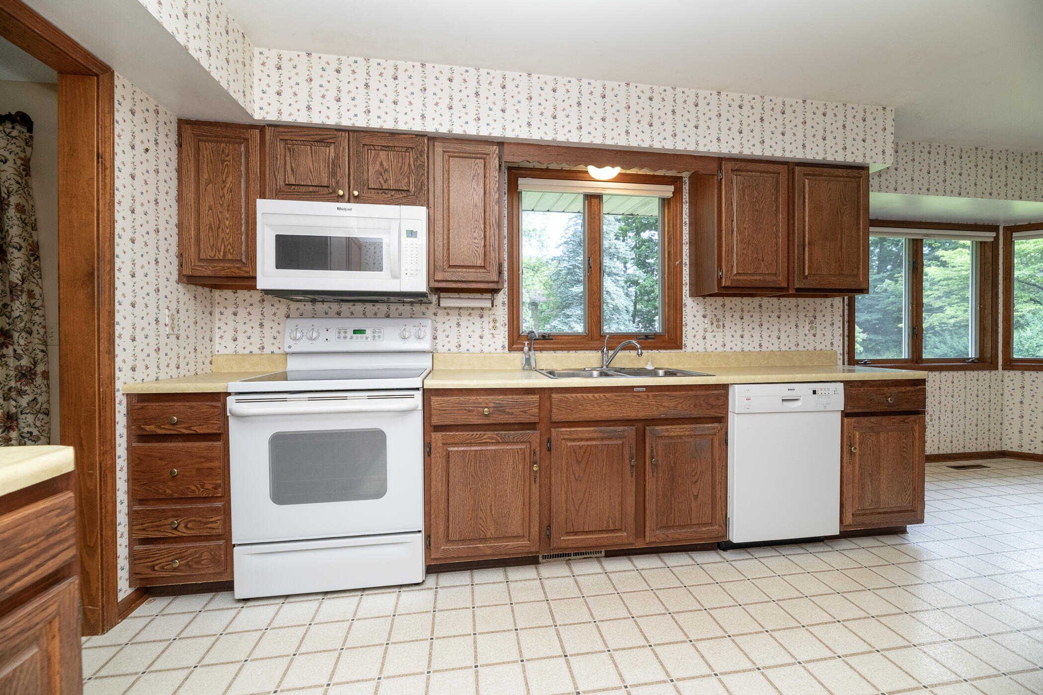 6124 Old Log Trail Kalamazoo MI 49009