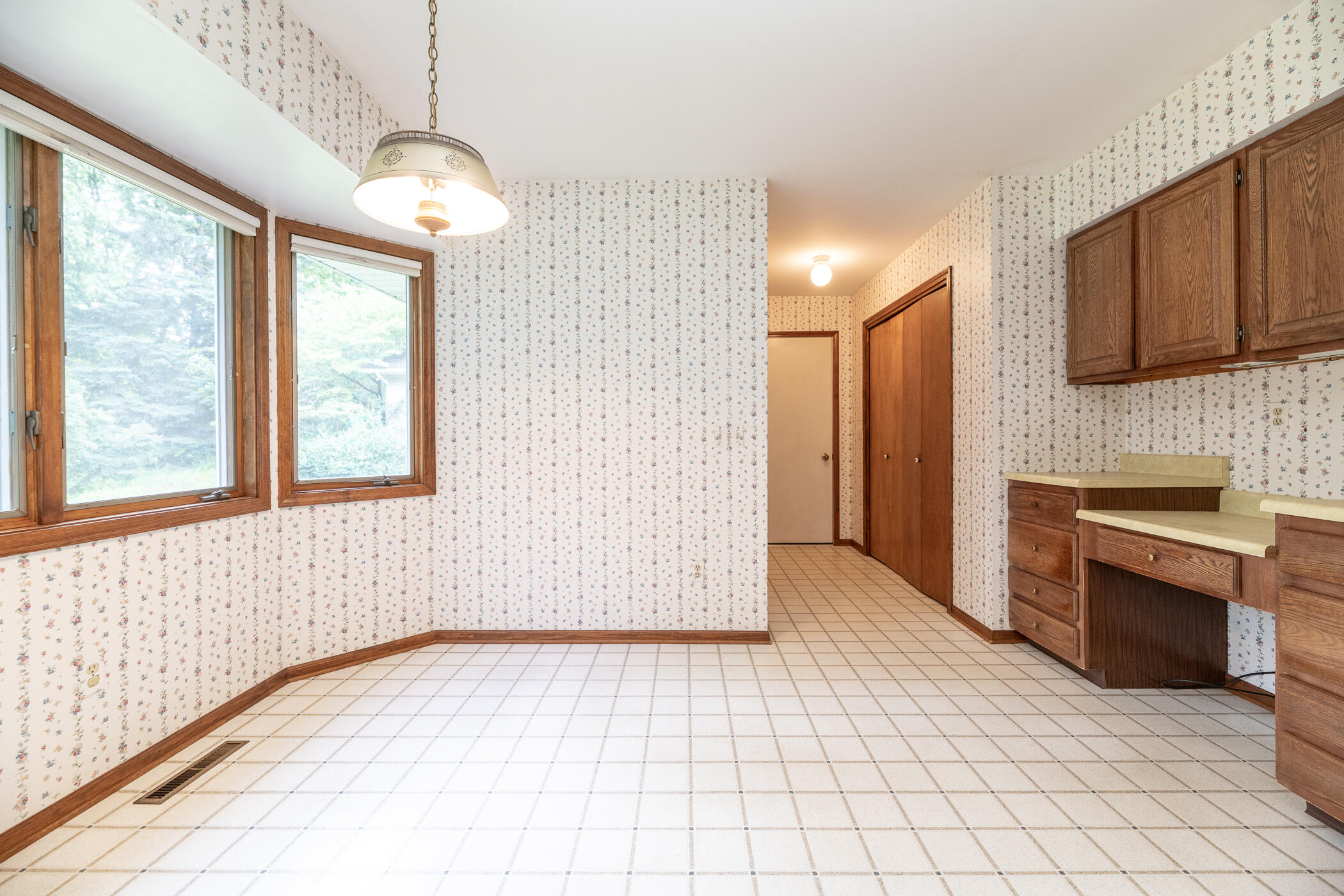 6124 Old Log Trail Kalamazoo MI 49009