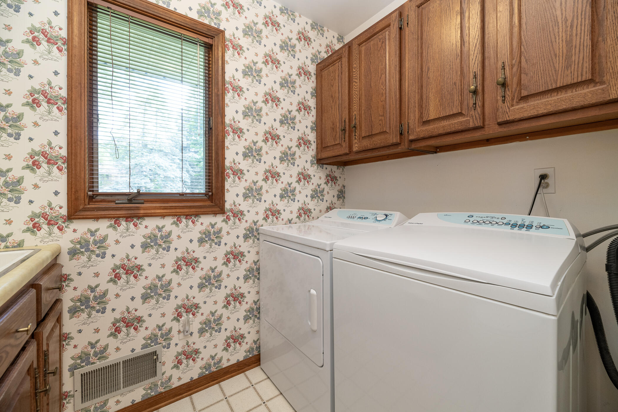 6124 Old Log Trail Kalamazoo MI 49009