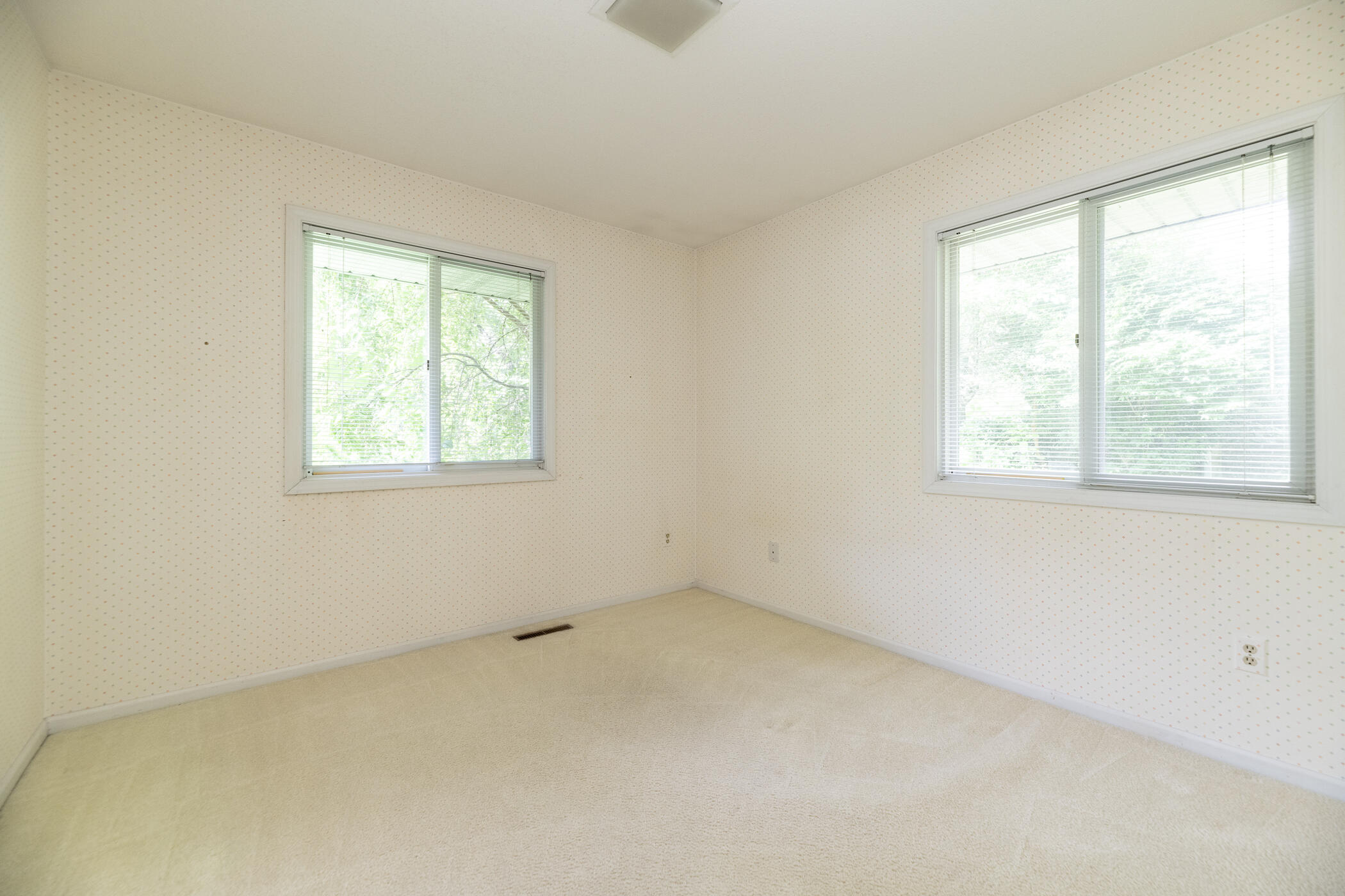 6124 Old Log Trail Kalamazoo MI 49009