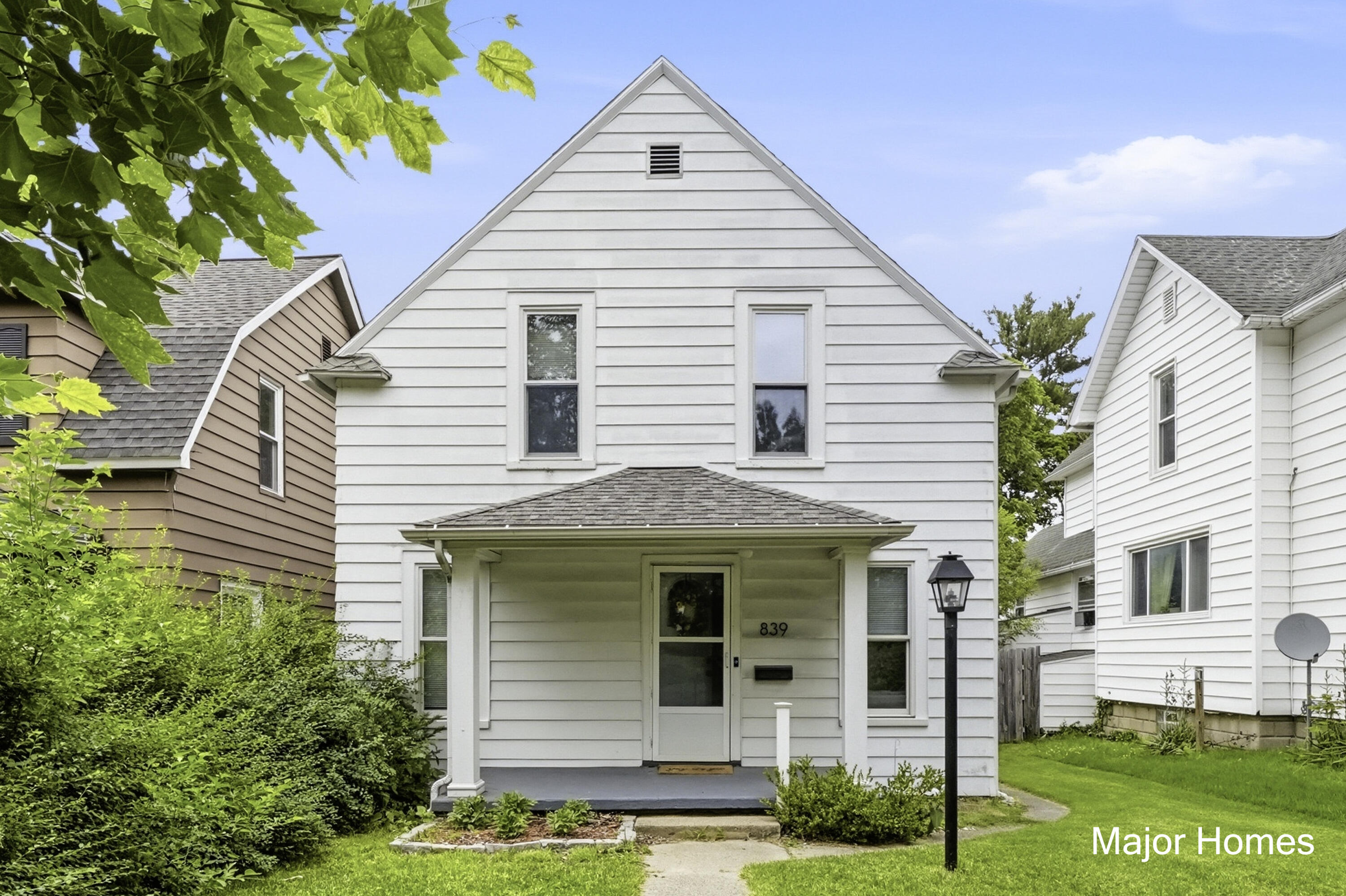 839 Crescent Street NE Grand Rapids MI 49503