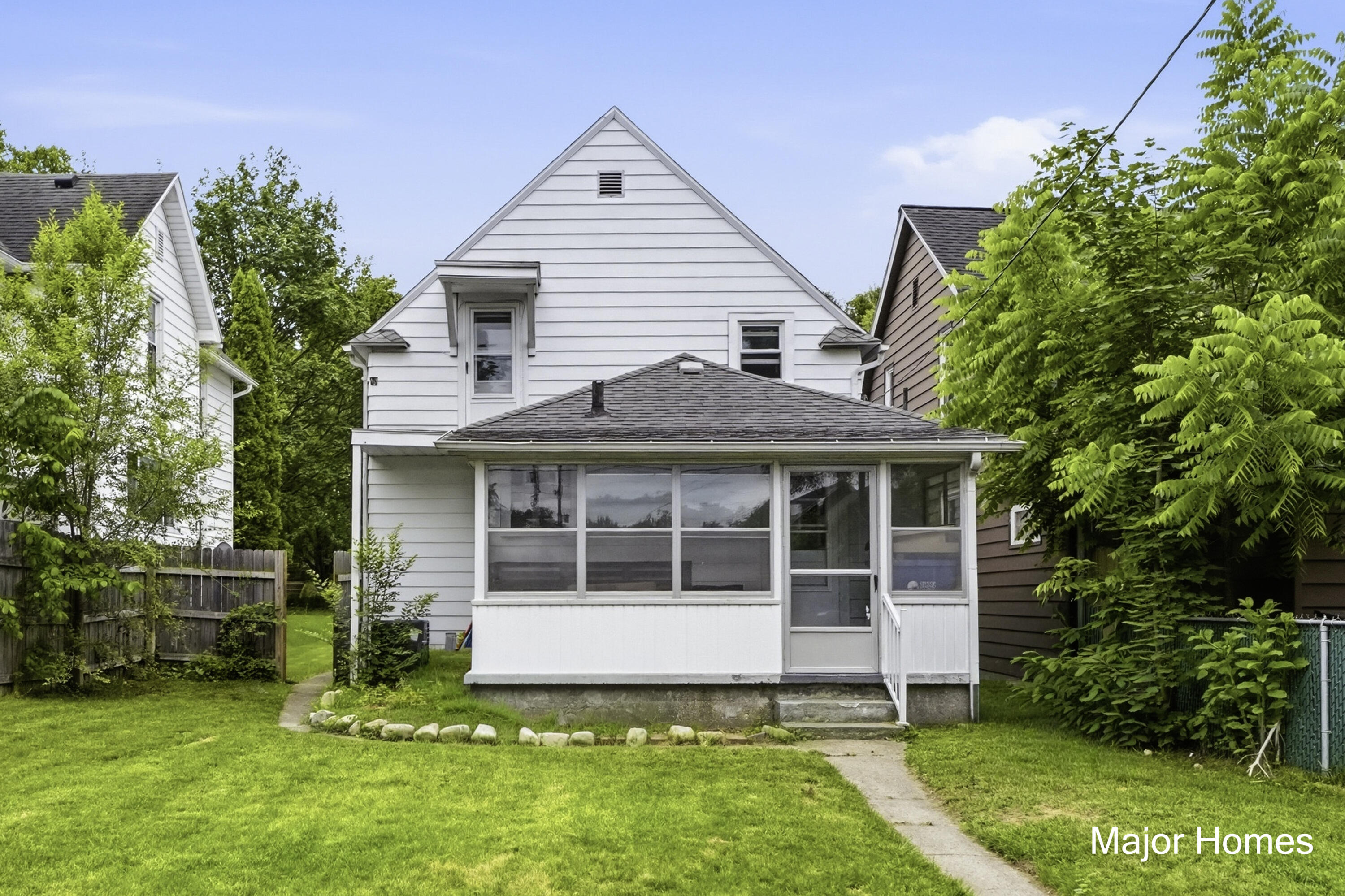 839 Crescent Street NE Grand Rapids MI 49503