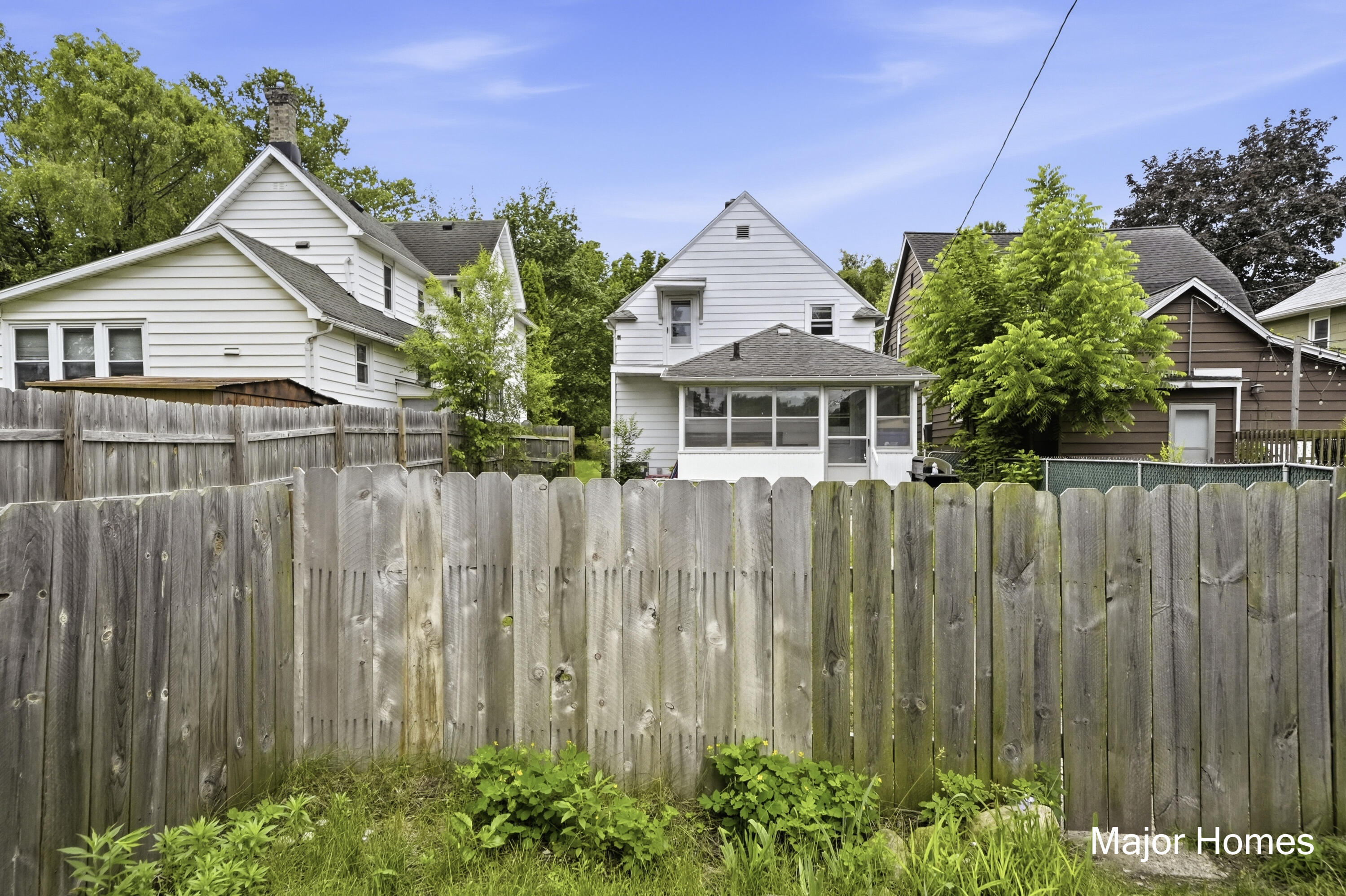 839 Crescent Street NE Grand Rapids MI 49503