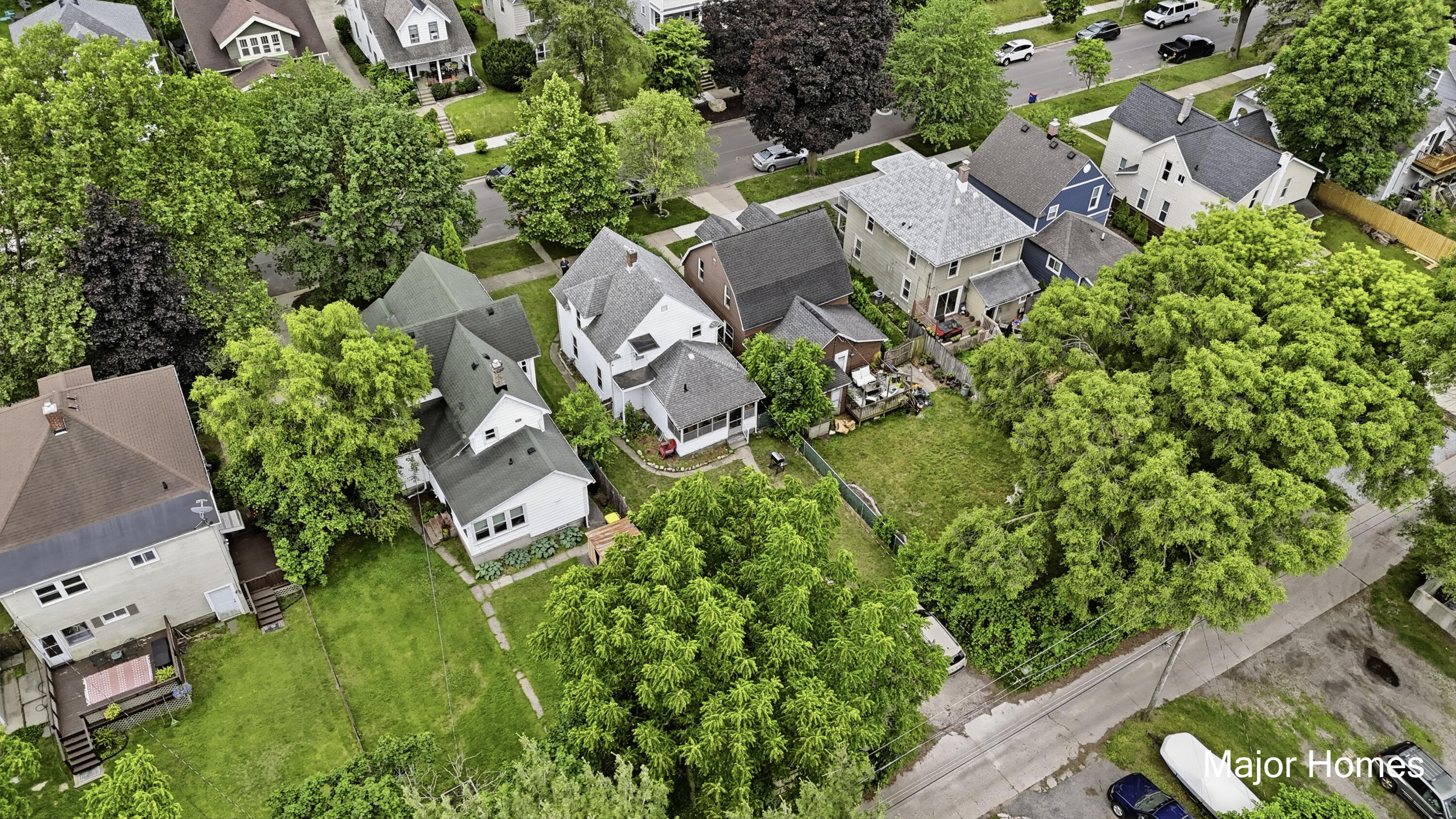 839 Crescent Street NE Grand Rapids MI 49503