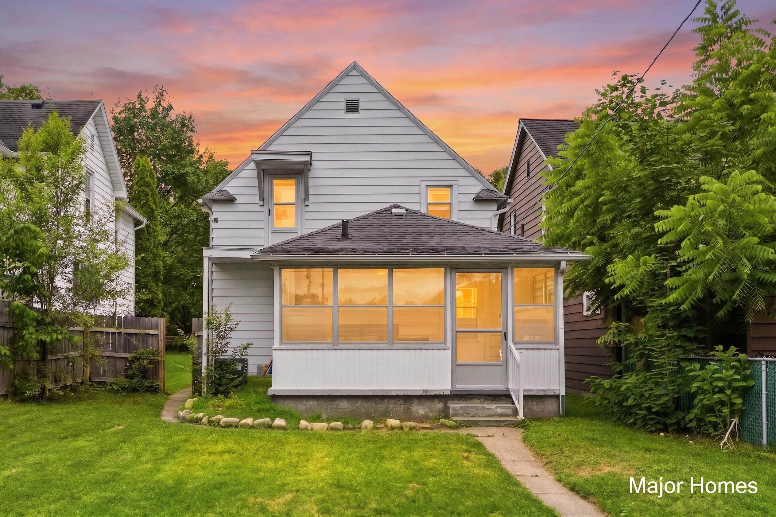 839 Crescent Street NE Grand Rapids MI 49503