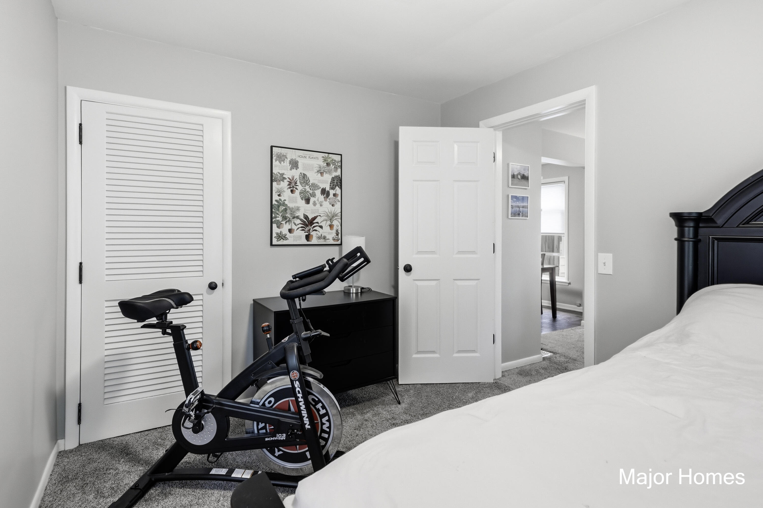 839 Crescent Street NE Grand Rapids MI 49503