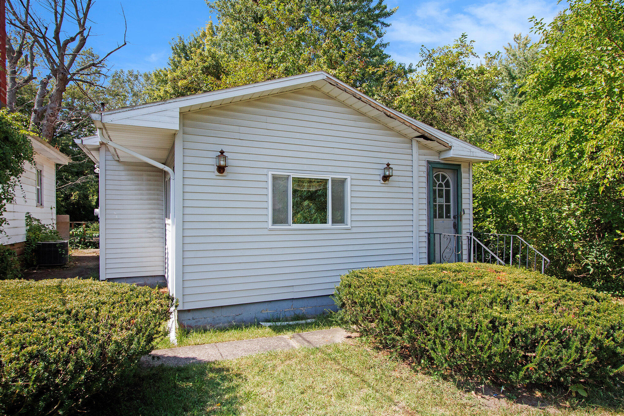 140 N Crystal Avenue Benton Harbor MI 49022