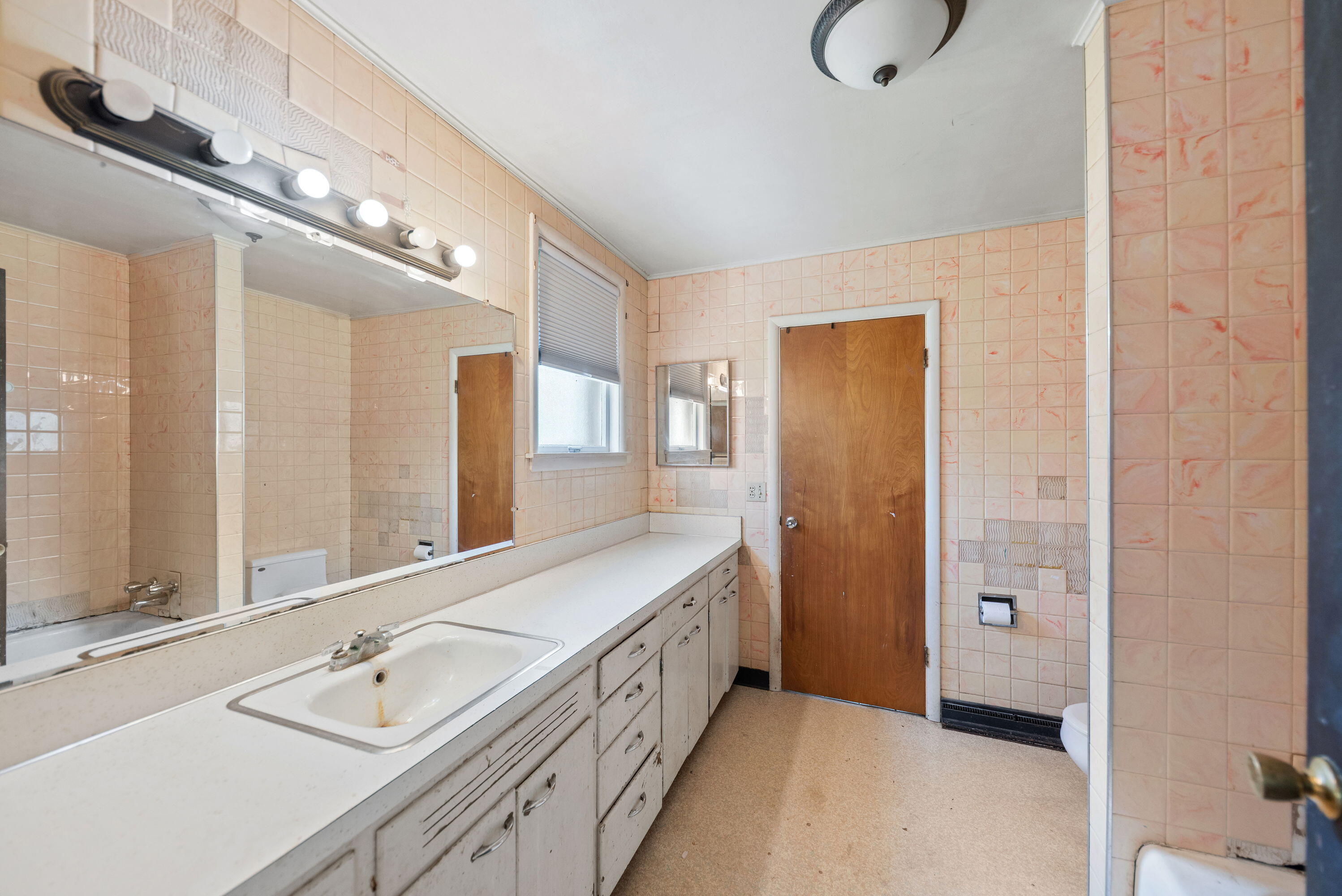 105 E Locust Street Three Oaks MI 49128