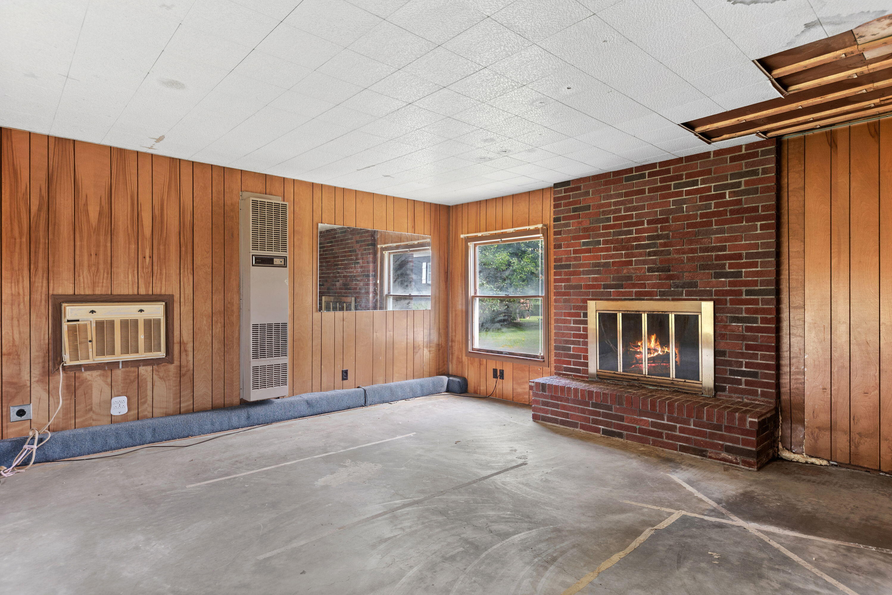 105 E Locust Street Three Oaks MI 49128