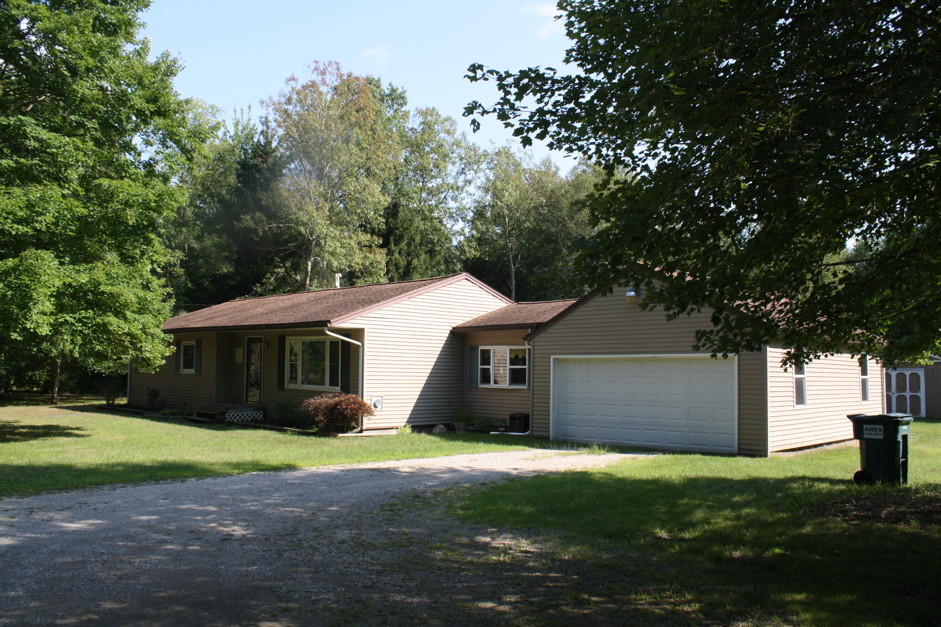 1807 W River Road Muskegon MI 49445
