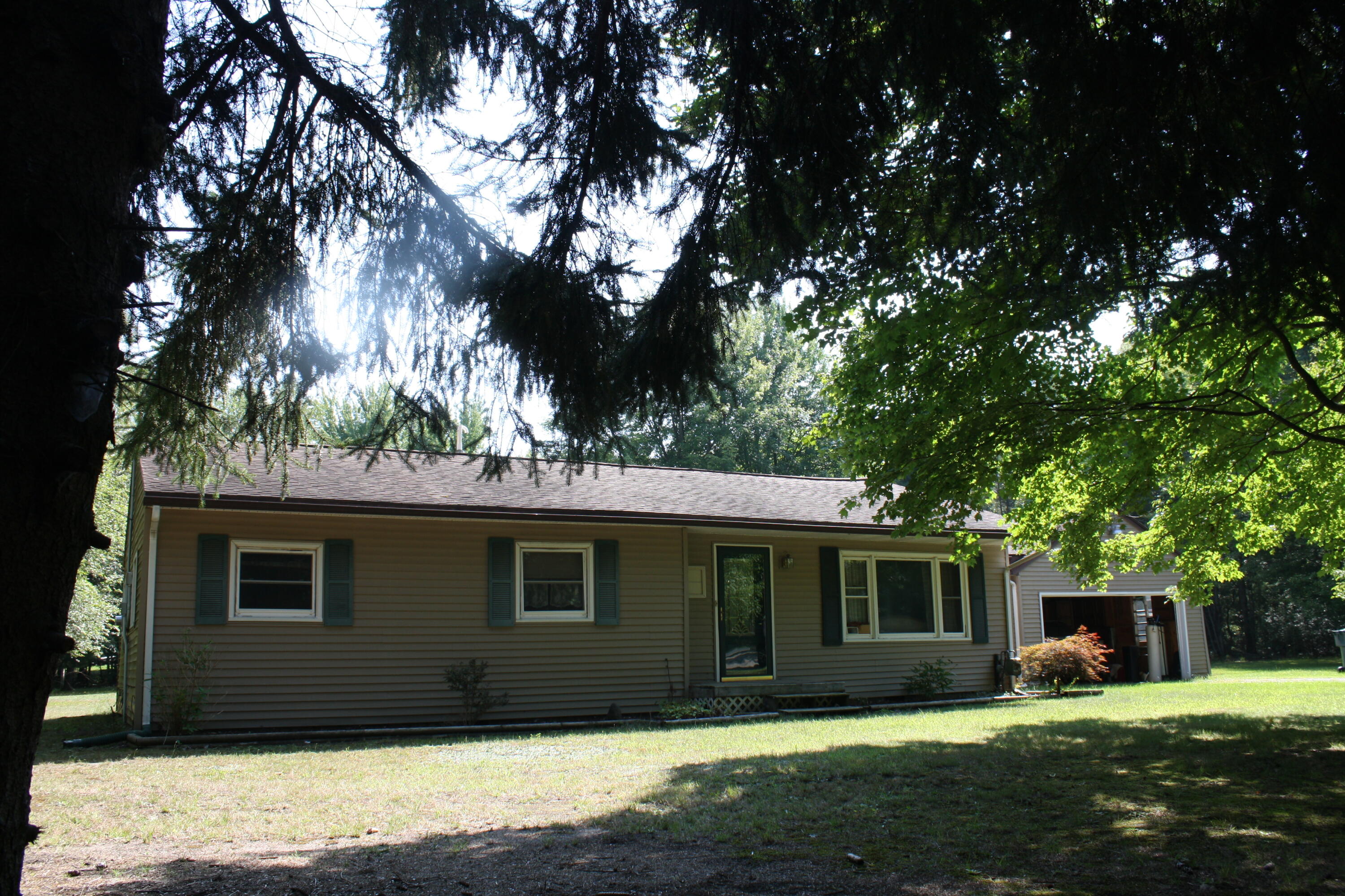 1807 W River Road Muskegon MI 49445