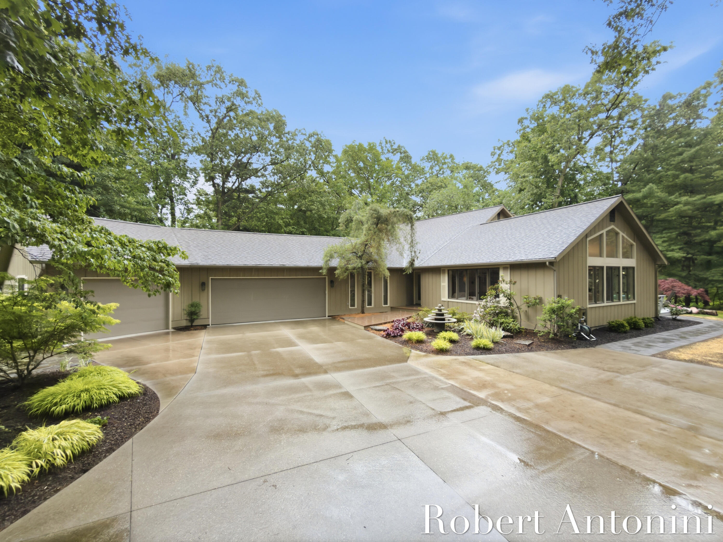 1708 Mont Rue Drive SE Grand Rapids MI 49546