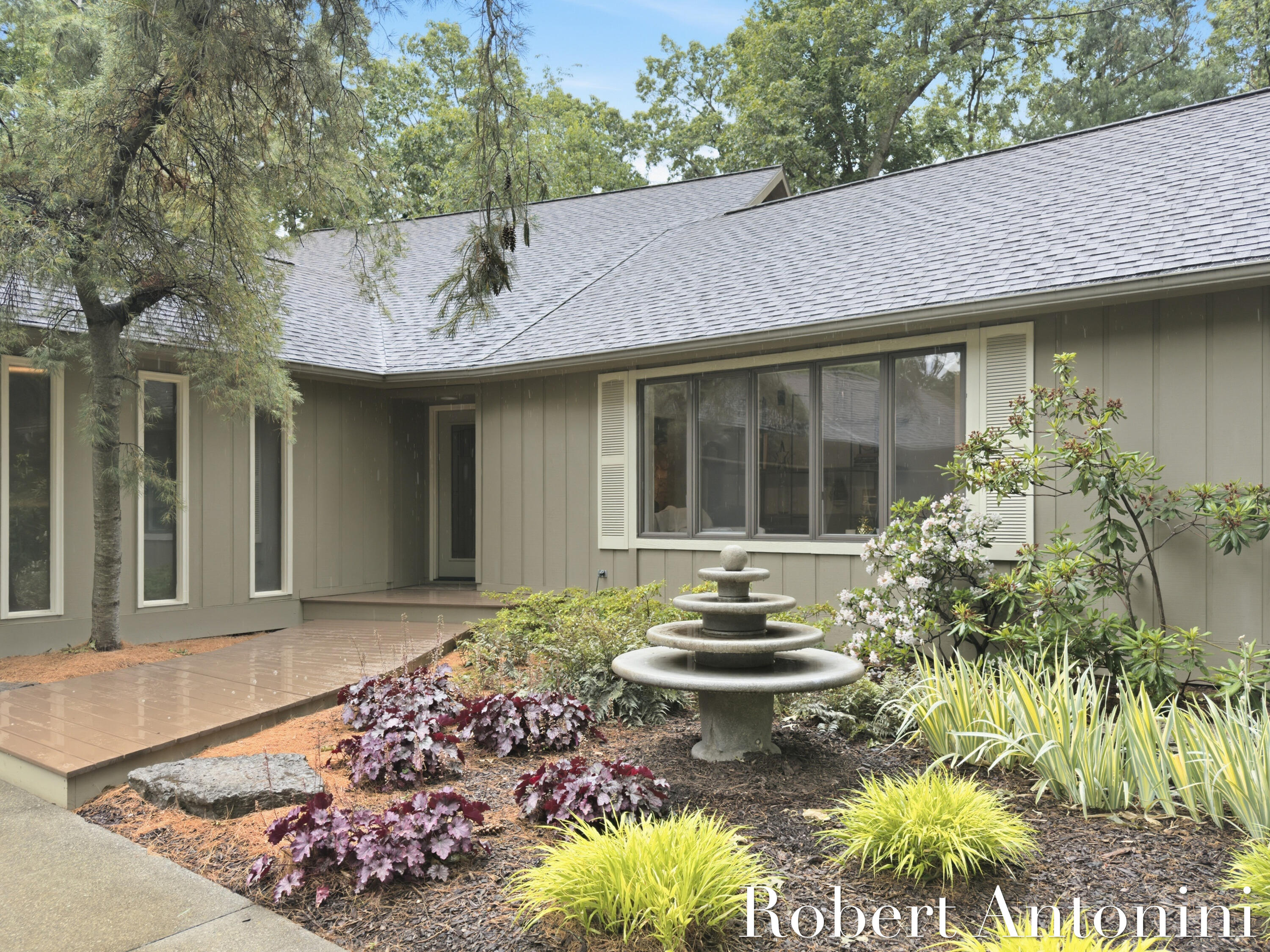 1708 Mont Rue Drive SE Grand Rapids MI 49546