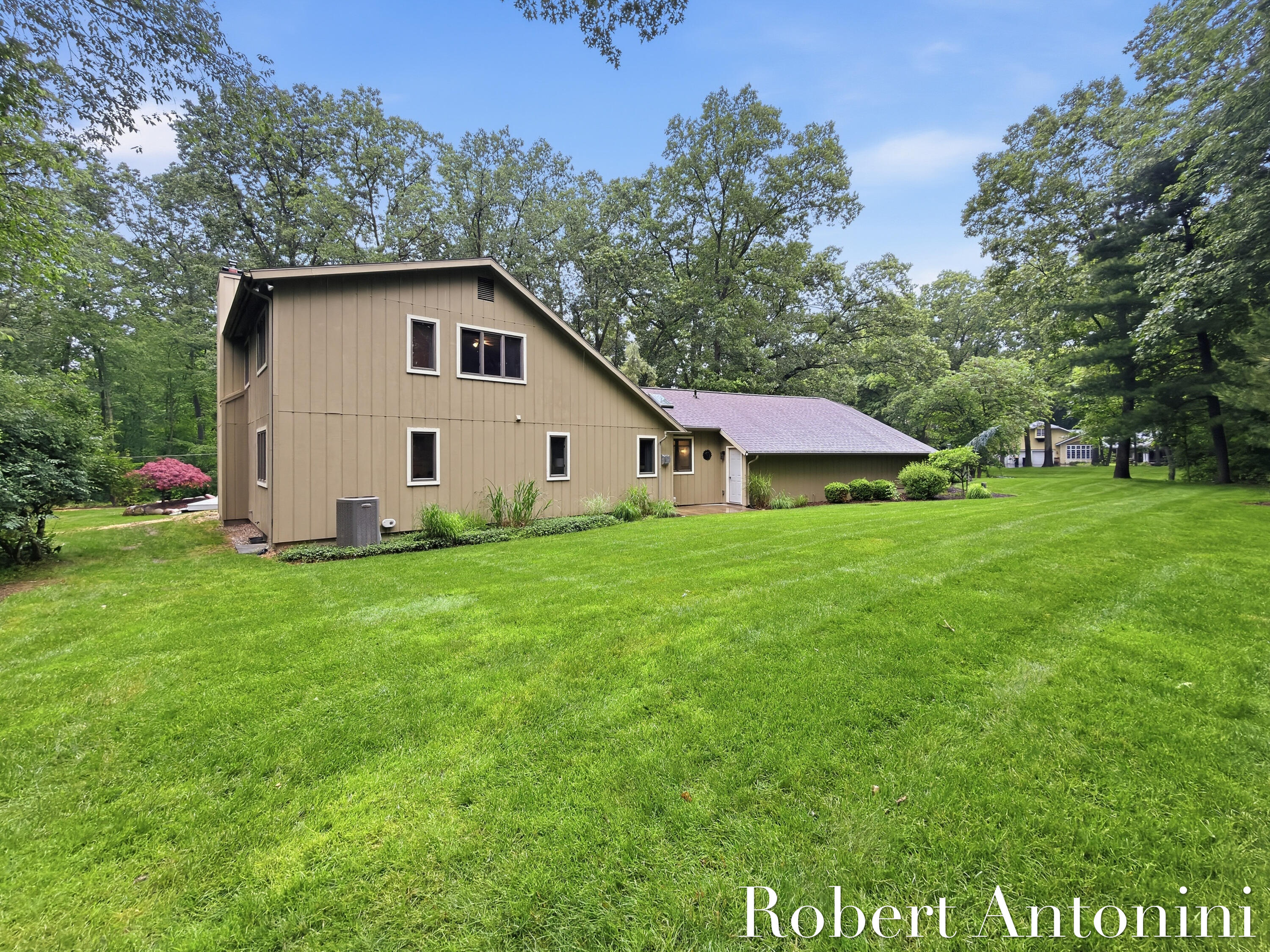 1708 Mont Rue Drive SE Grand Rapids MI 49546