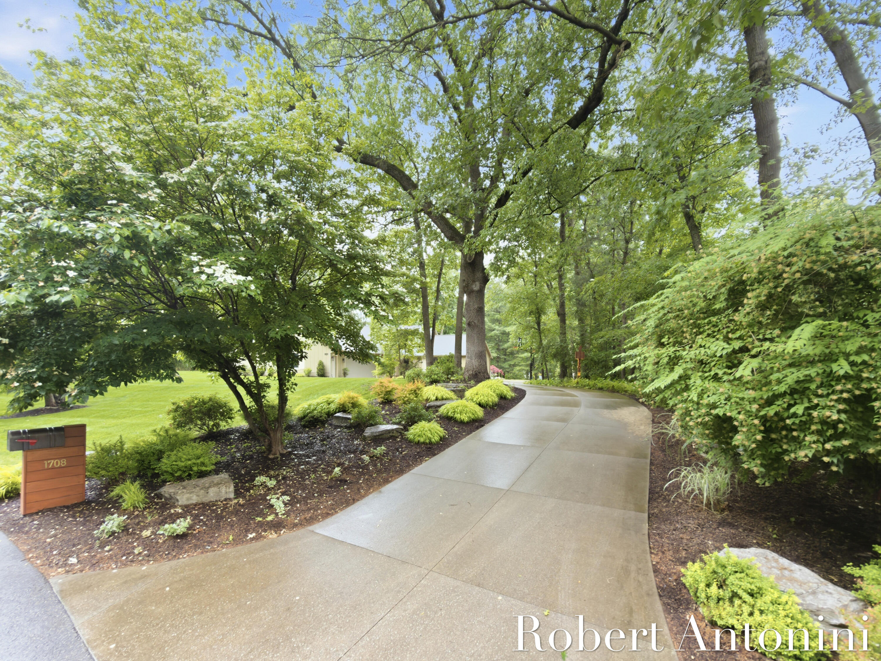 1708 Mont Rue Drive SE Grand Rapids MI 49546