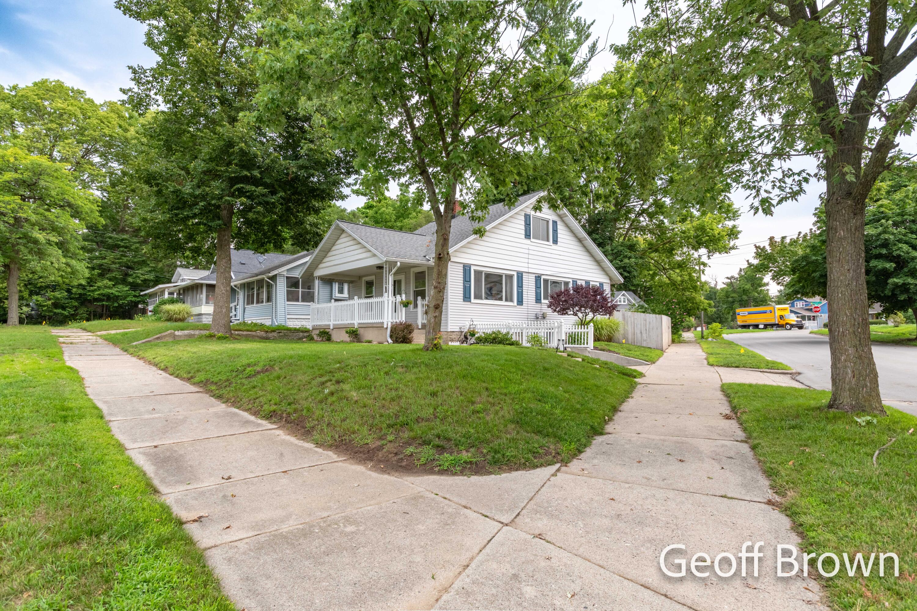 481 Graceland Street NE Grand Rapids MI 49505