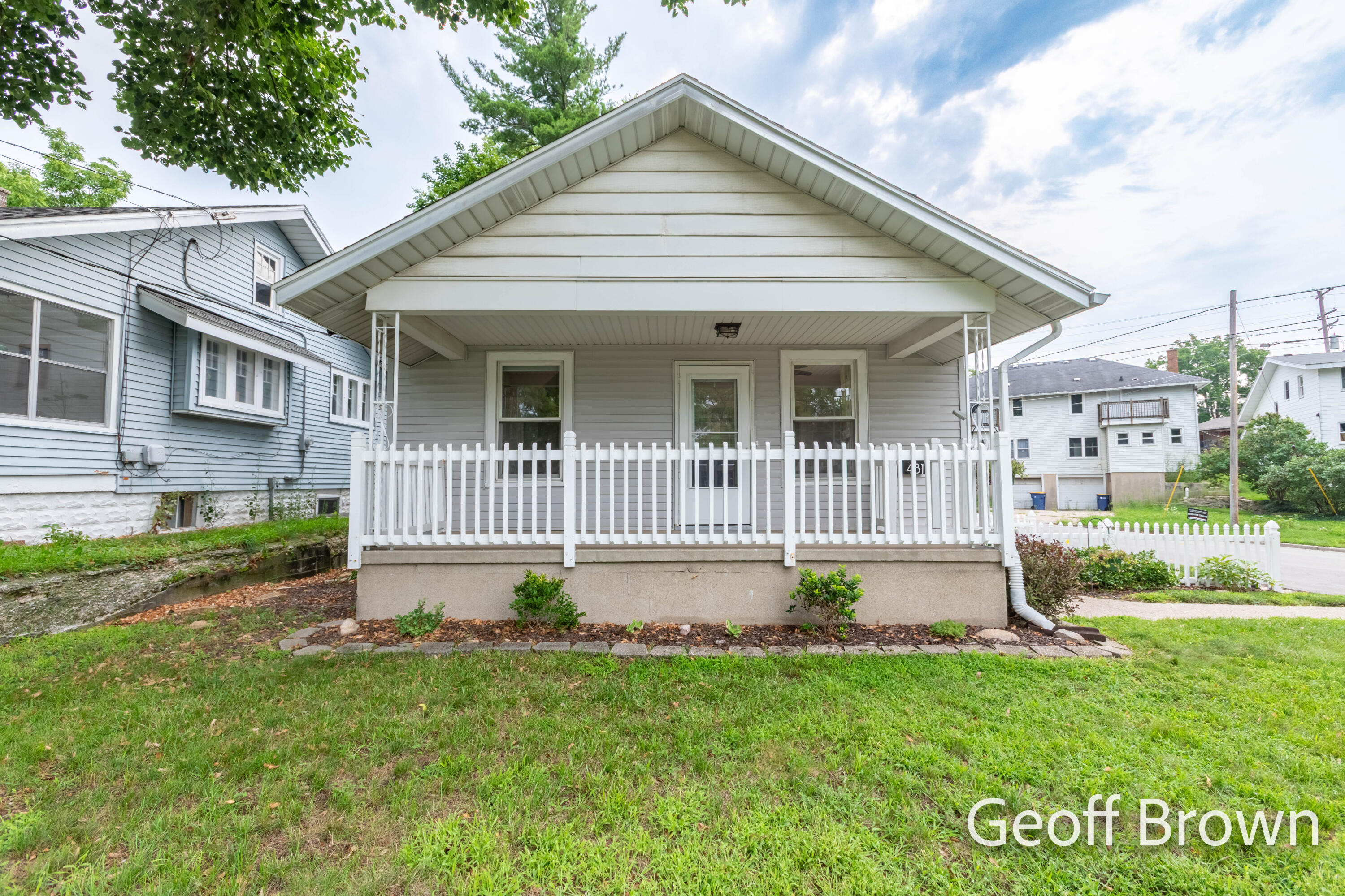 481 Graceland Street NE Grand Rapids MI 49505