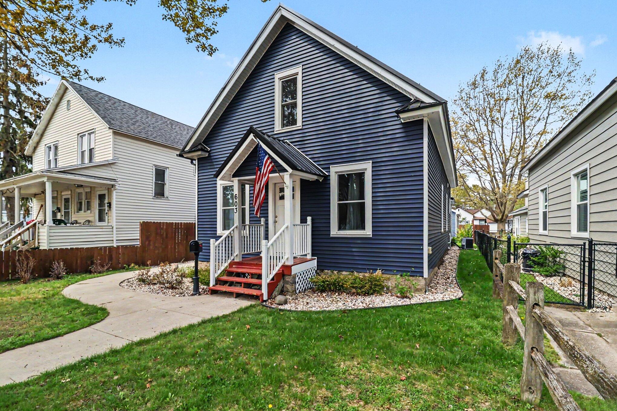 603 N Rowe Street Ludington MI 49431