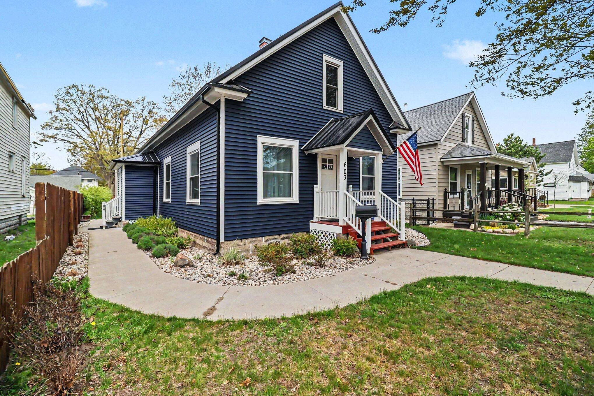 603 N Rowe Street Ludington MI 49431