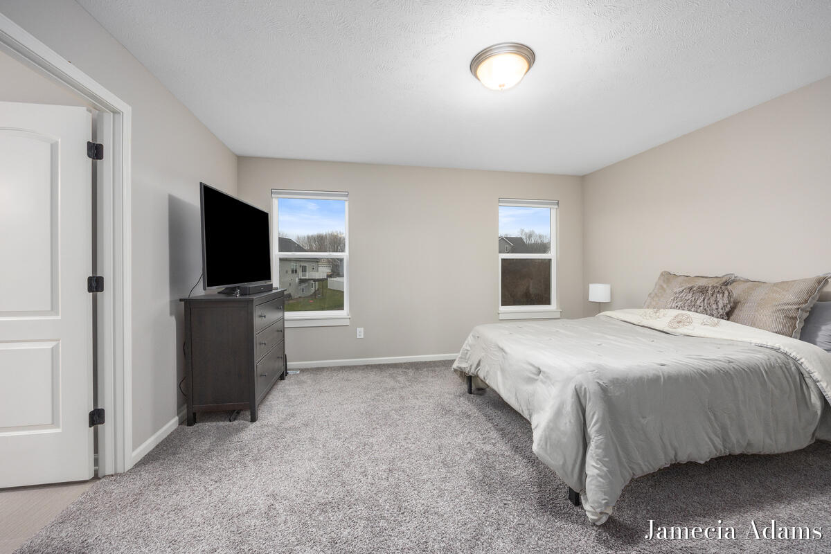 511 Ivy Grove South Grove NW Grand Rapids MI 49534