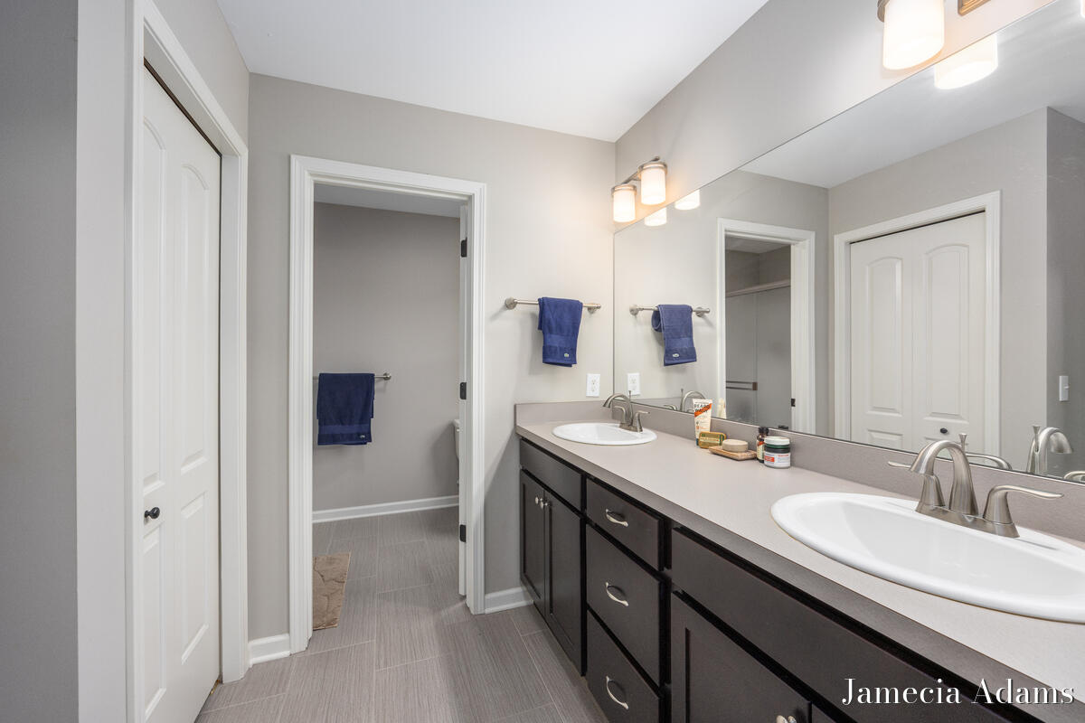 511 Ivy Grove South Grove NW Grand Rapids MI 49534