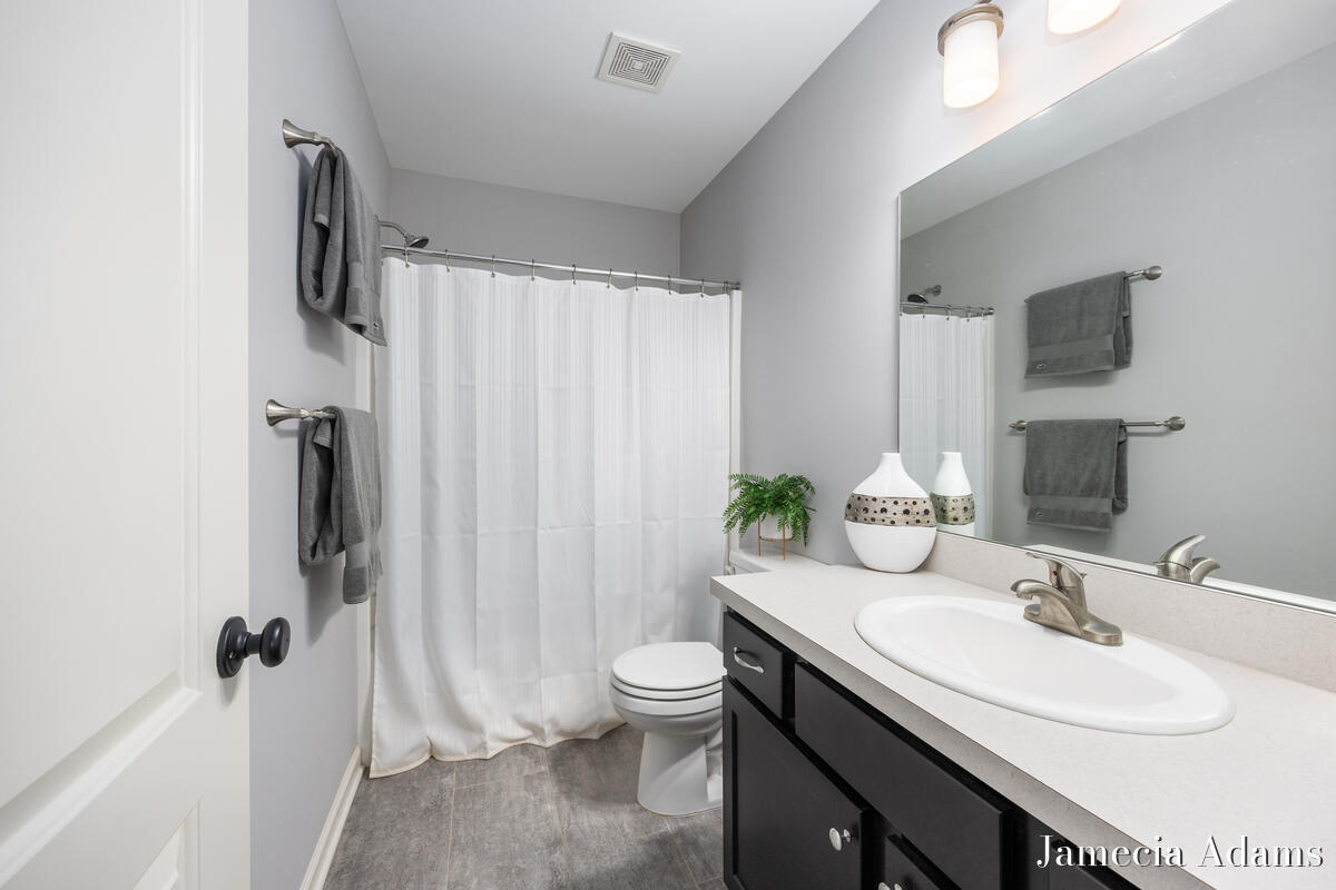 511 Ivy Grove South Grove NW Grand Rapids MI 49534