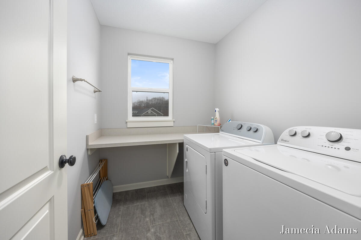 511 Ivy Grove South Grove NW Grand Rapids MI 49534