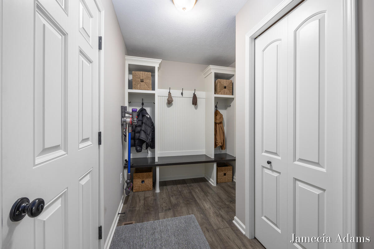 511 Ivy Grove South Grove NW Grand Rapids MI 49534